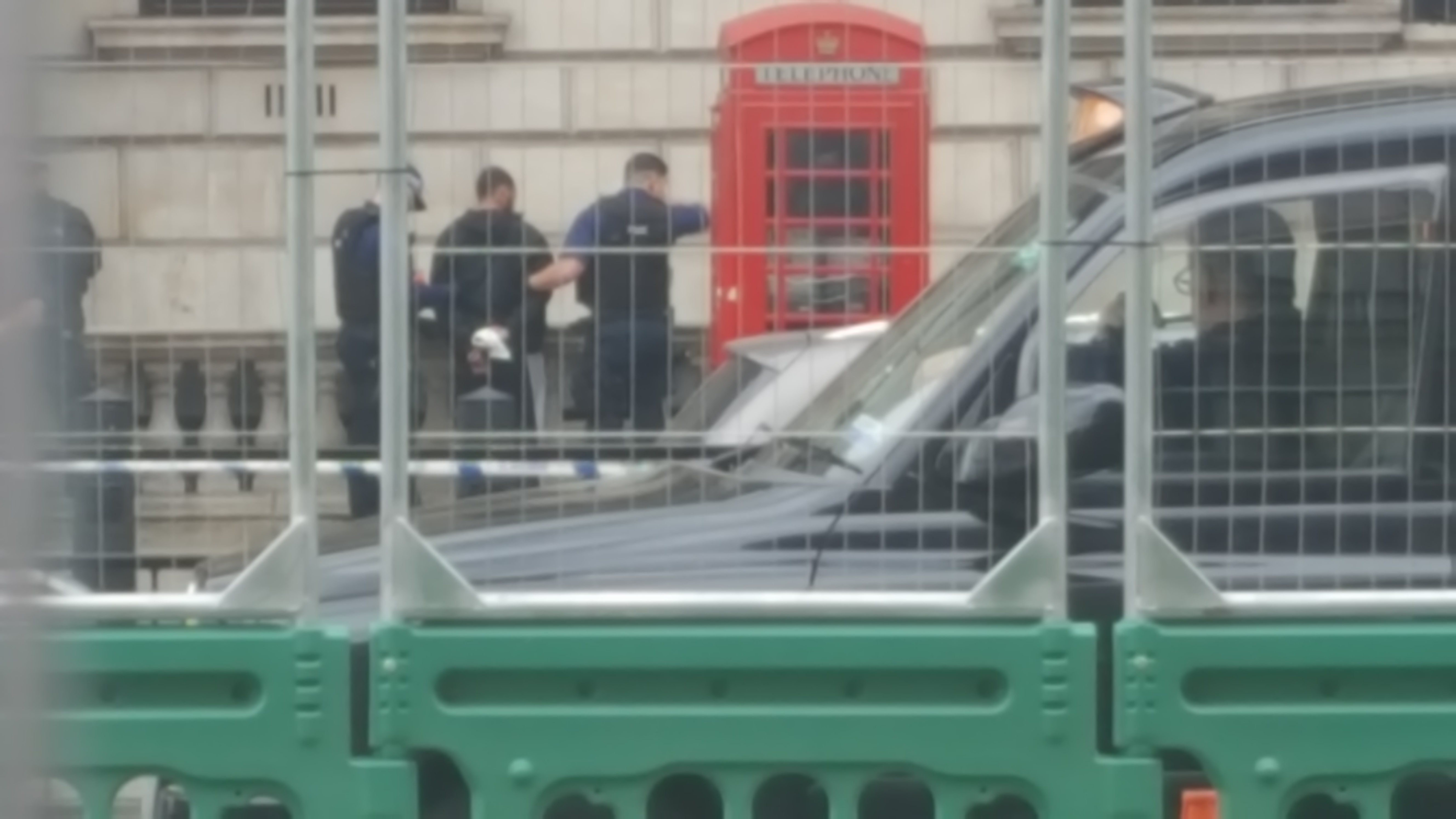 UK: Man with knives arrested near Parliament
