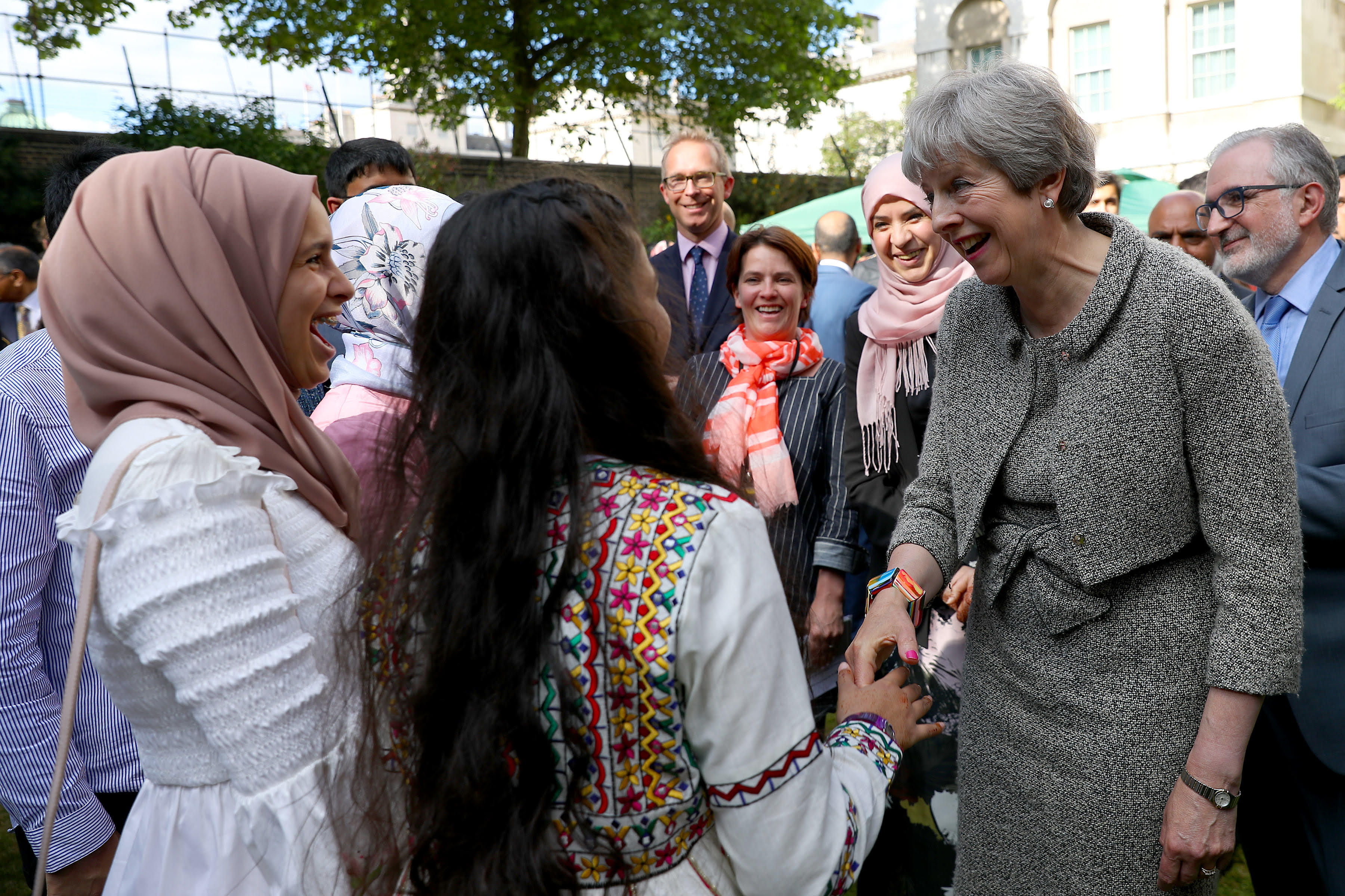 PM praises mosque support Grenfell Tower fire survivors