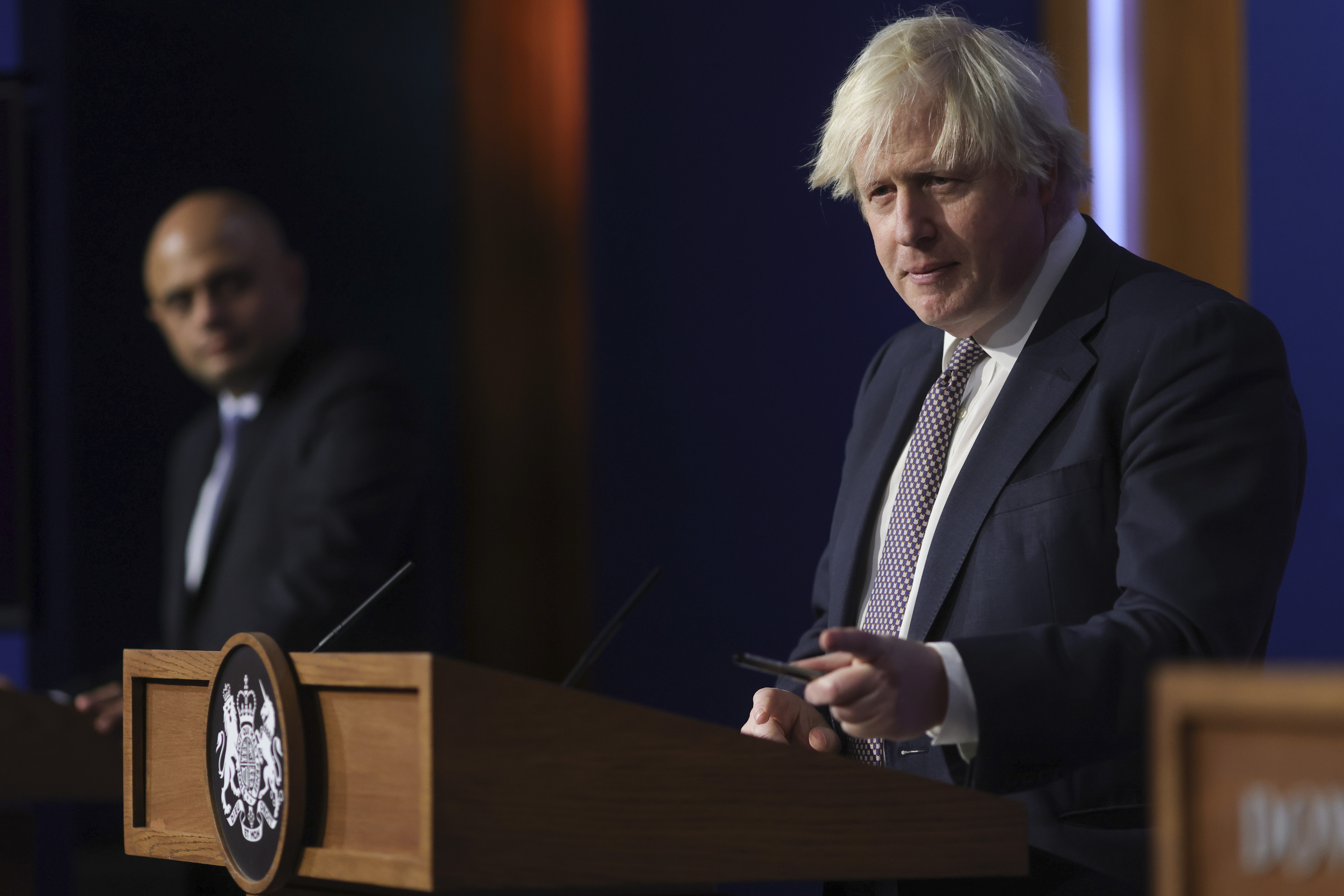 UK: Doubts over Johnson pledge to complete booster jabs by January