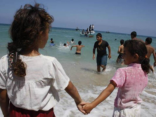 Palestine: Israeli soldiers shoot, injure child in Gaza