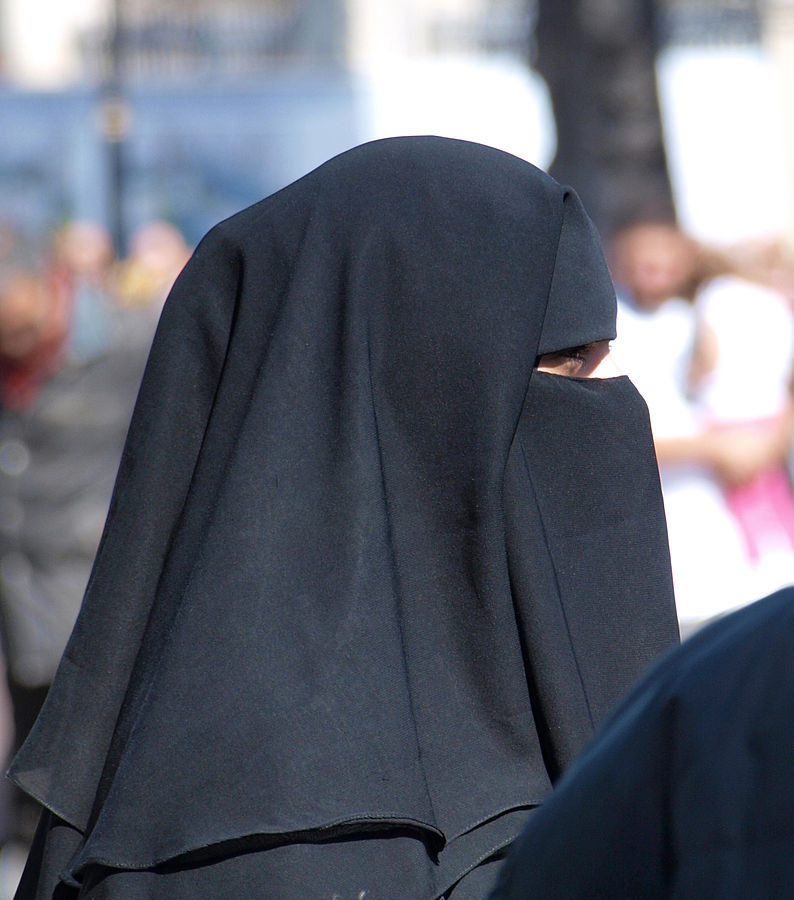 School sued for face veil ban