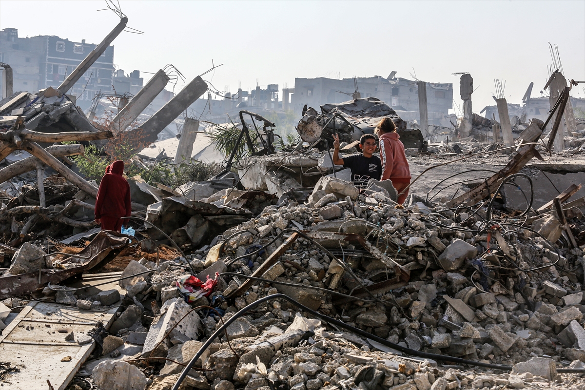 37 Palestinians killed, 120 injured in Gaza & 21 civil rescue staff killed in Lebanon by Israeli forces
