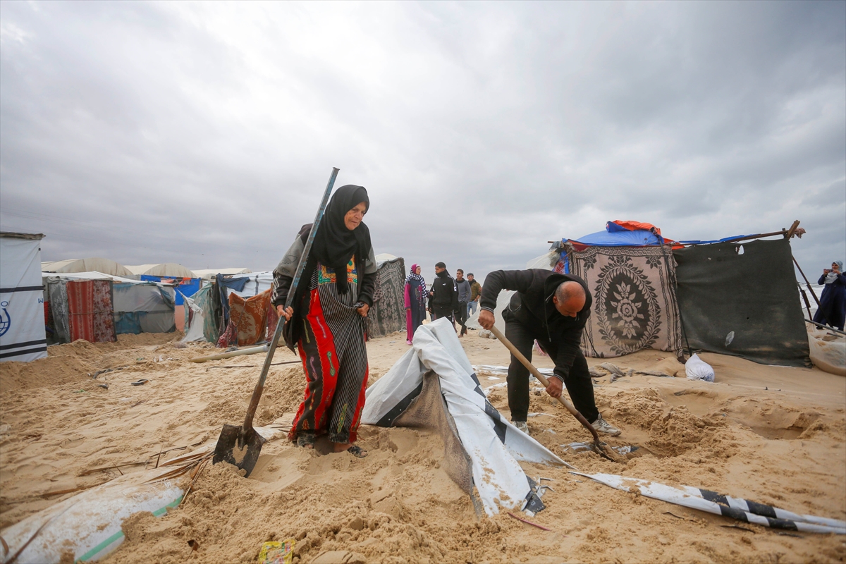 24 Palestinians killed, 71 injured in Gaza & 14 people killed, 73 injured in Lebanon by Israeli forces