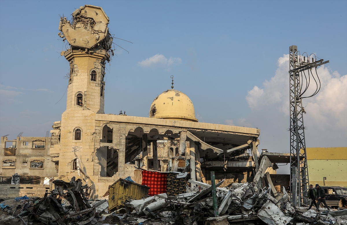 Israeli forces killed 38 Palestinians, injured 193 in Gaza & committed 5 violations of cease-fire agreement with Lebanon by bombing houses