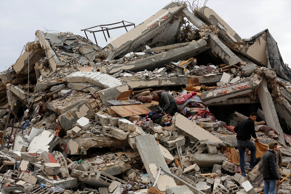 Israeli army killed 4 Palestinians in Gaza, killed 3 Palestinians in West Bank, bombed Lebanese towns
