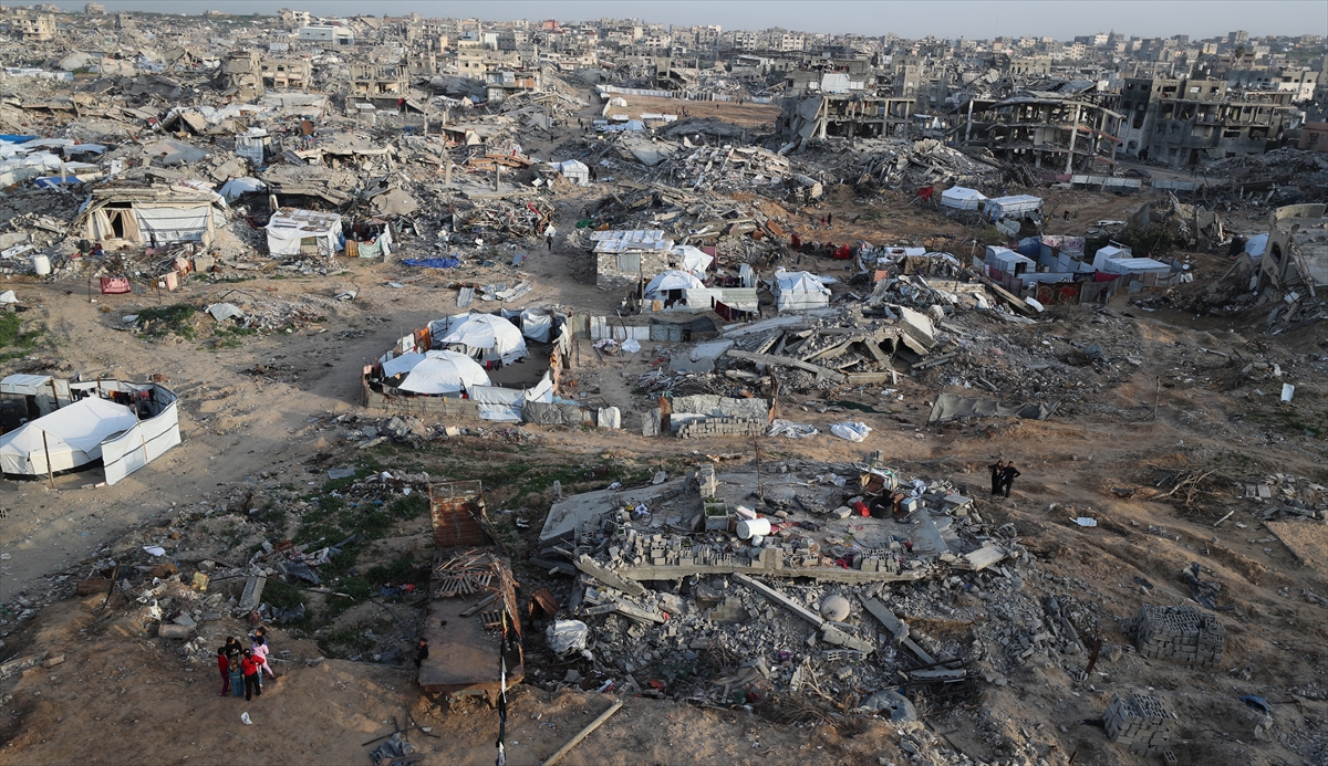 Israeli forces increased its attacks in West Bank, refuses to withdraw from Lebanese towns despite agreement to do so