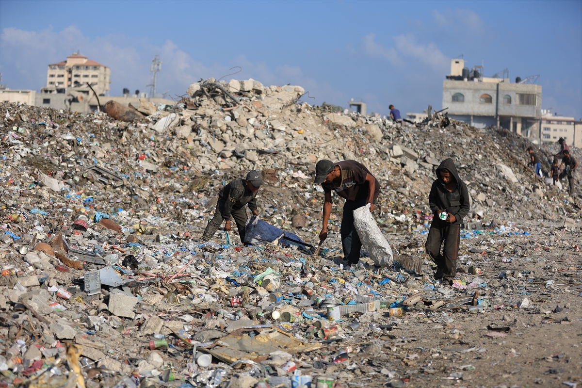 Dozens killed in Gaza as UN sounds alarm over aid-seeking deaths and famine