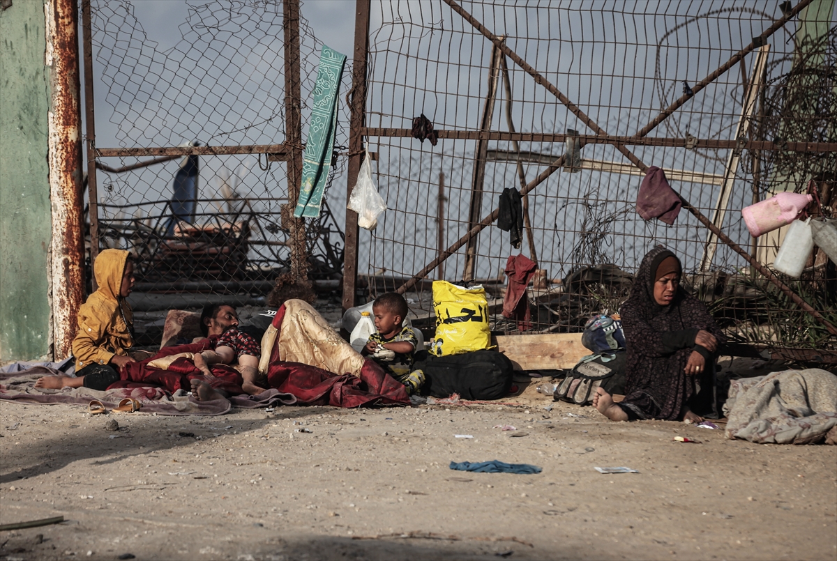 Death toll mounts in Gaza as France, UK recognise Palestine and UN slams Israel