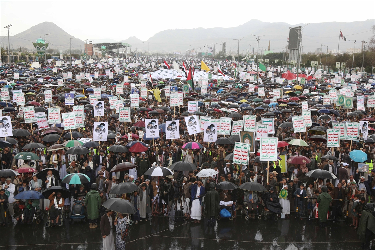 Yemen’s Houthis weigh involvement in the war on Iran amid public apprehension