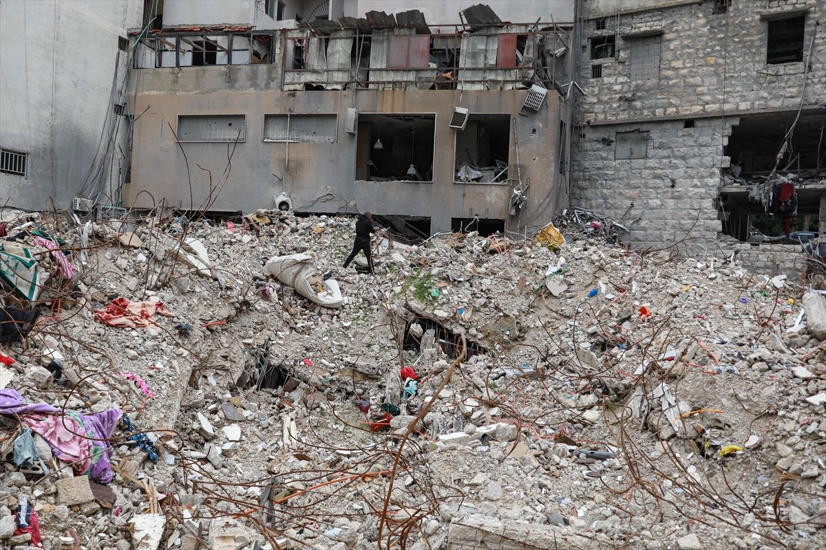 Ceasefire under strain as Israel continuous to attack south Lebanon and Iran & US restrict ships sailing through Hormuz