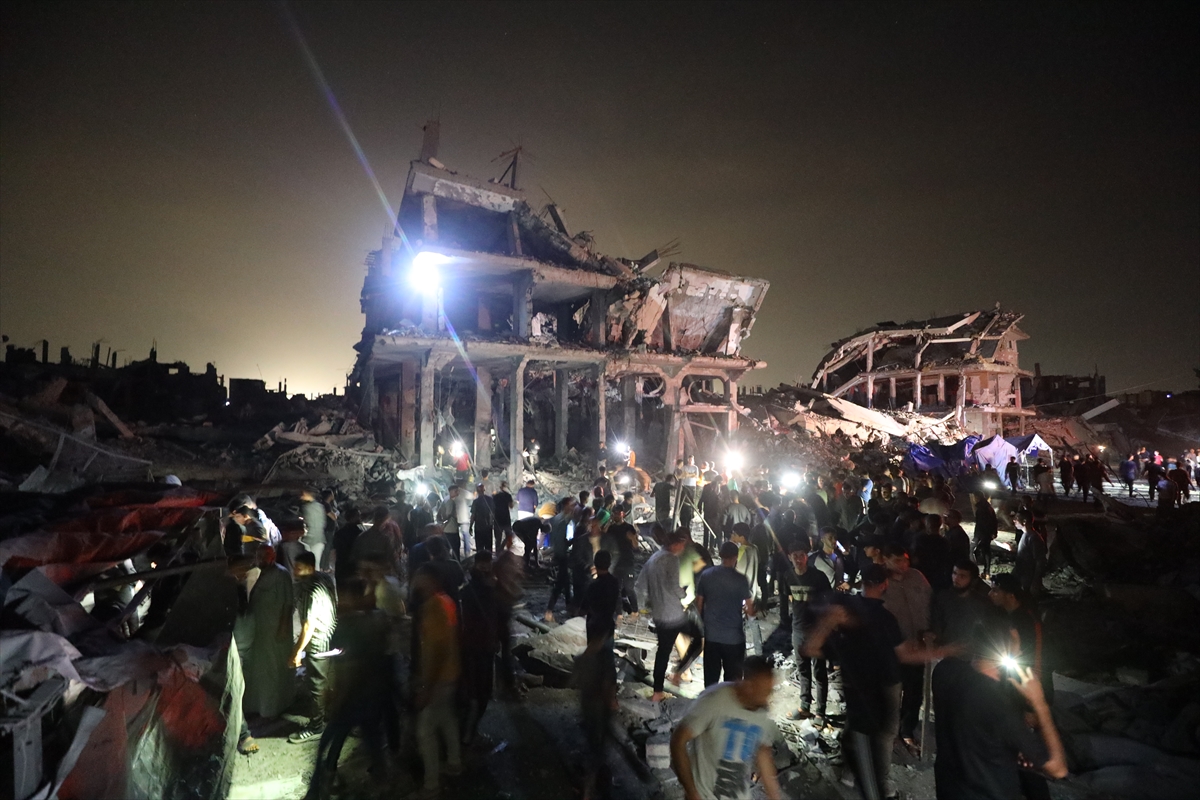 Israel bombs Lebanese town with phosphorous shells