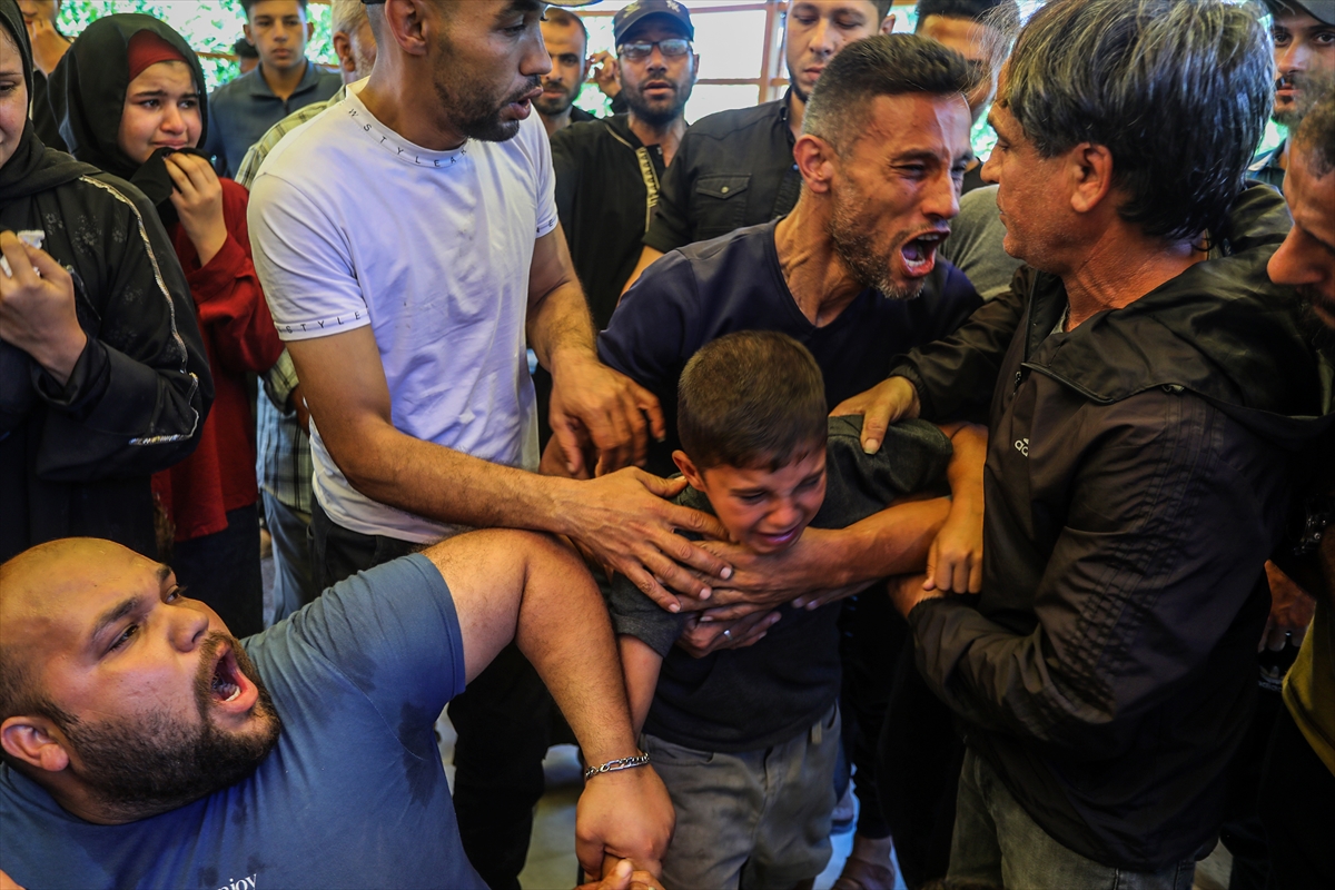 Israeli strikes kill 13 in Lebanon as Gaza death toll nears 73,000 and Starmer faces growing pressure over settlement trade