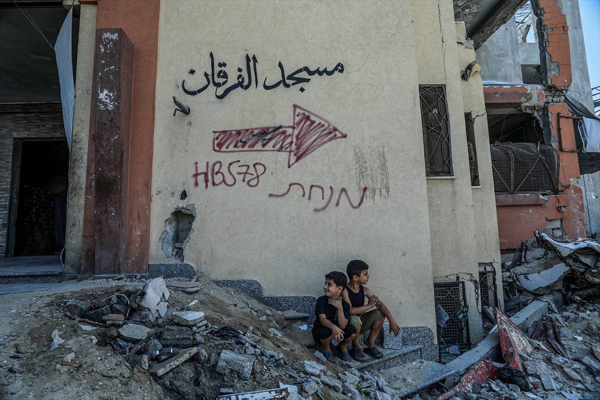 UN warns Israel’s actions in Lebanon may amount to war crimes as UK withdraws embassy staff from Iran and Streeting stands by criticism of Israel