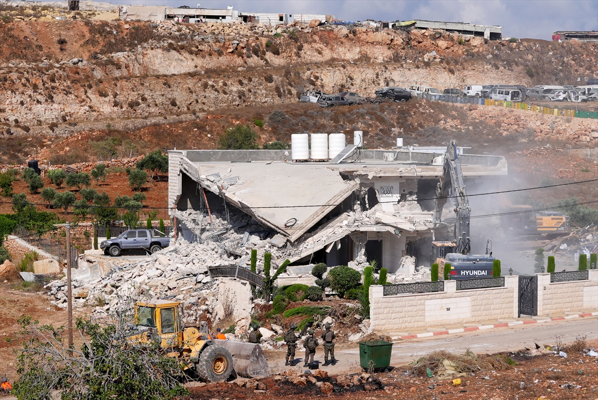 Israeli forces intensify West Bank raids as Gaza threats and Lebanon strikes continue