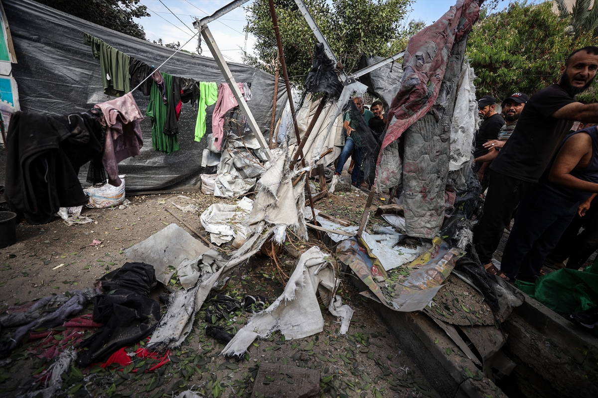 Israeli fire kills Palestinian children in Gaza as 75 recovered from rubble are buried