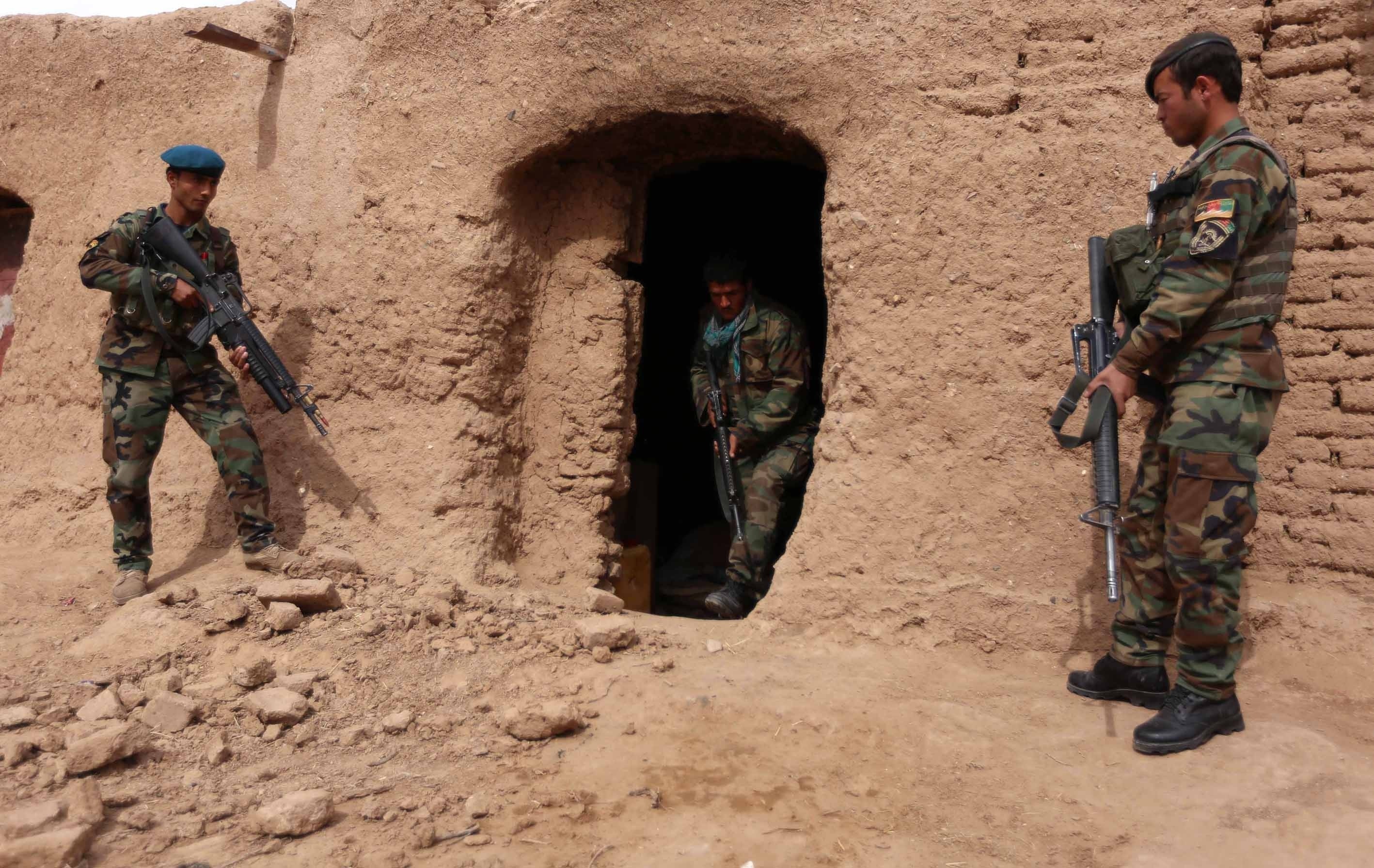 UK to keep soldiers in Afghanistan in 2016