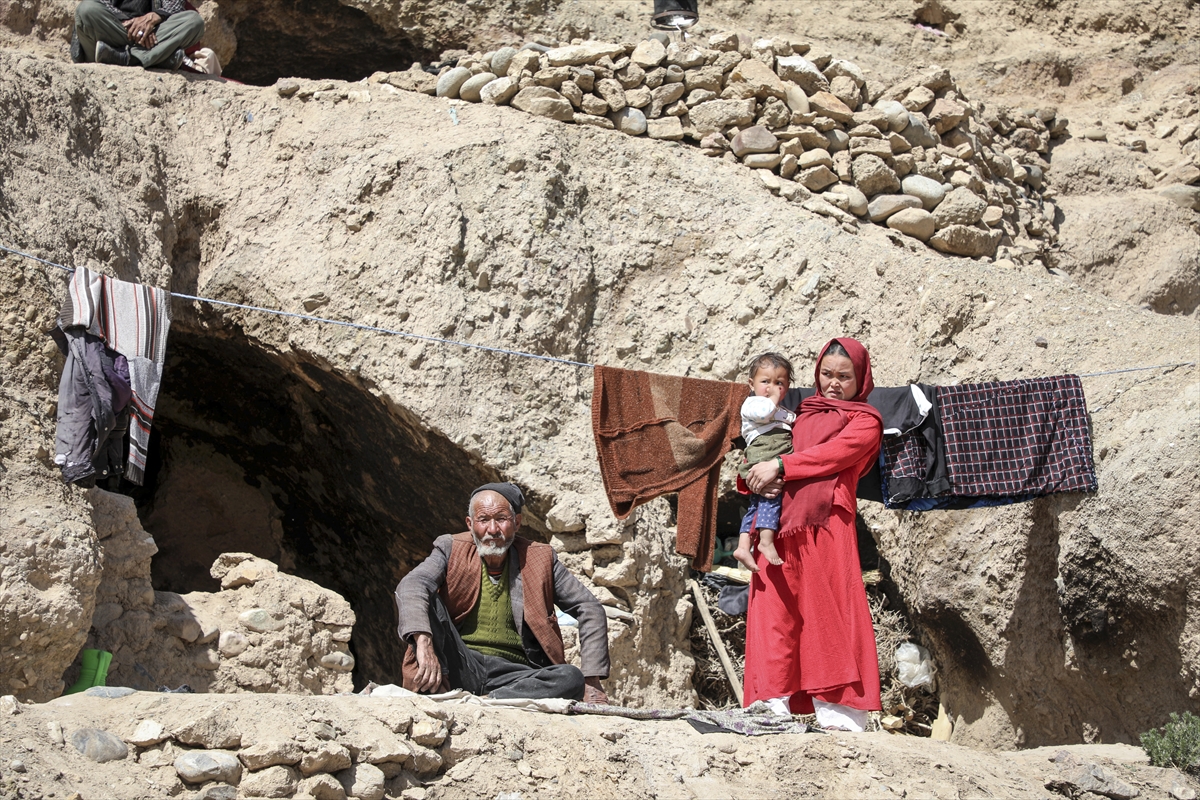 Afghanistan: Hazara girls turn cave into school, raise hope for children