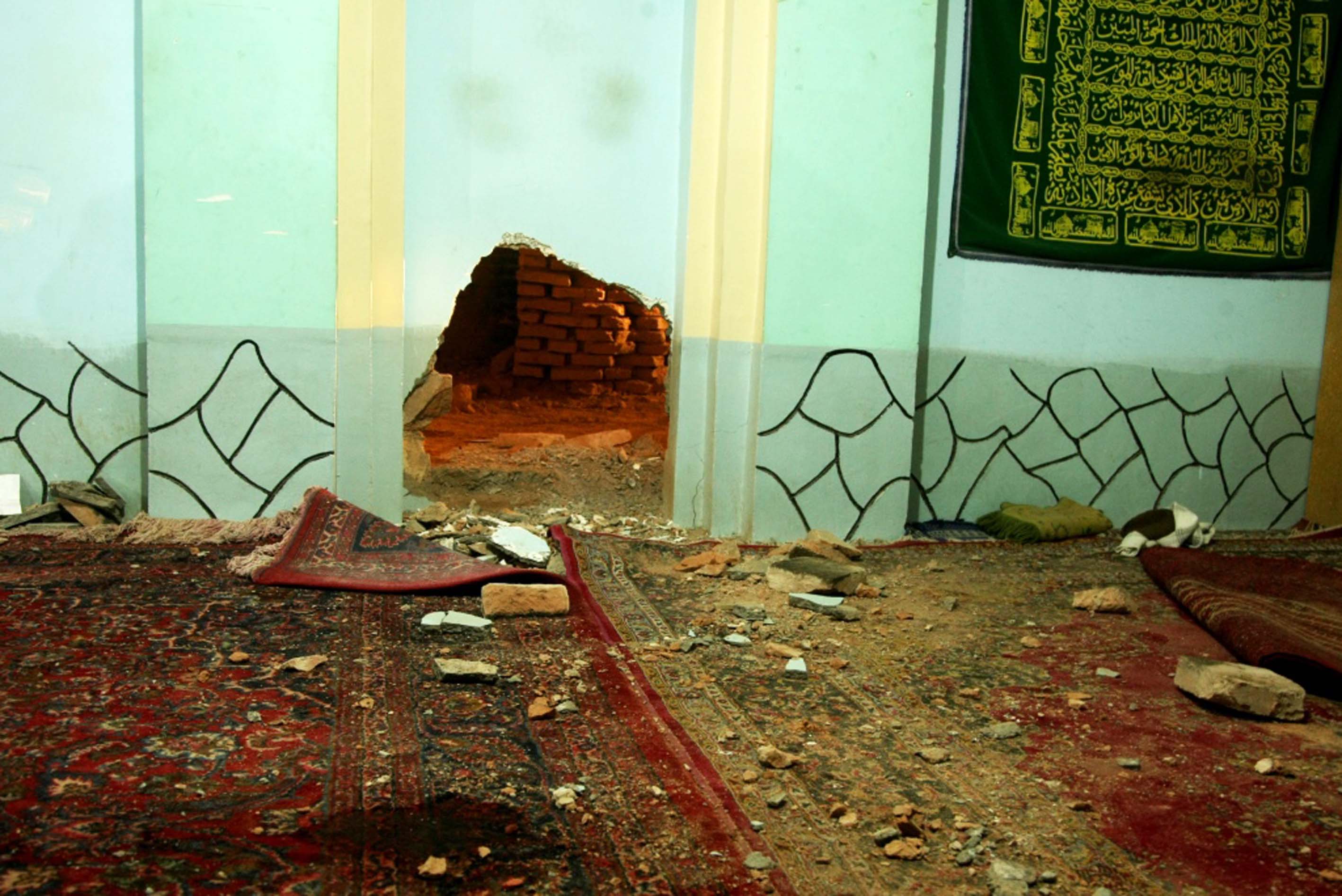 Afghanistan: Death toll from Shia Muslim mosque bombing climbs to 39