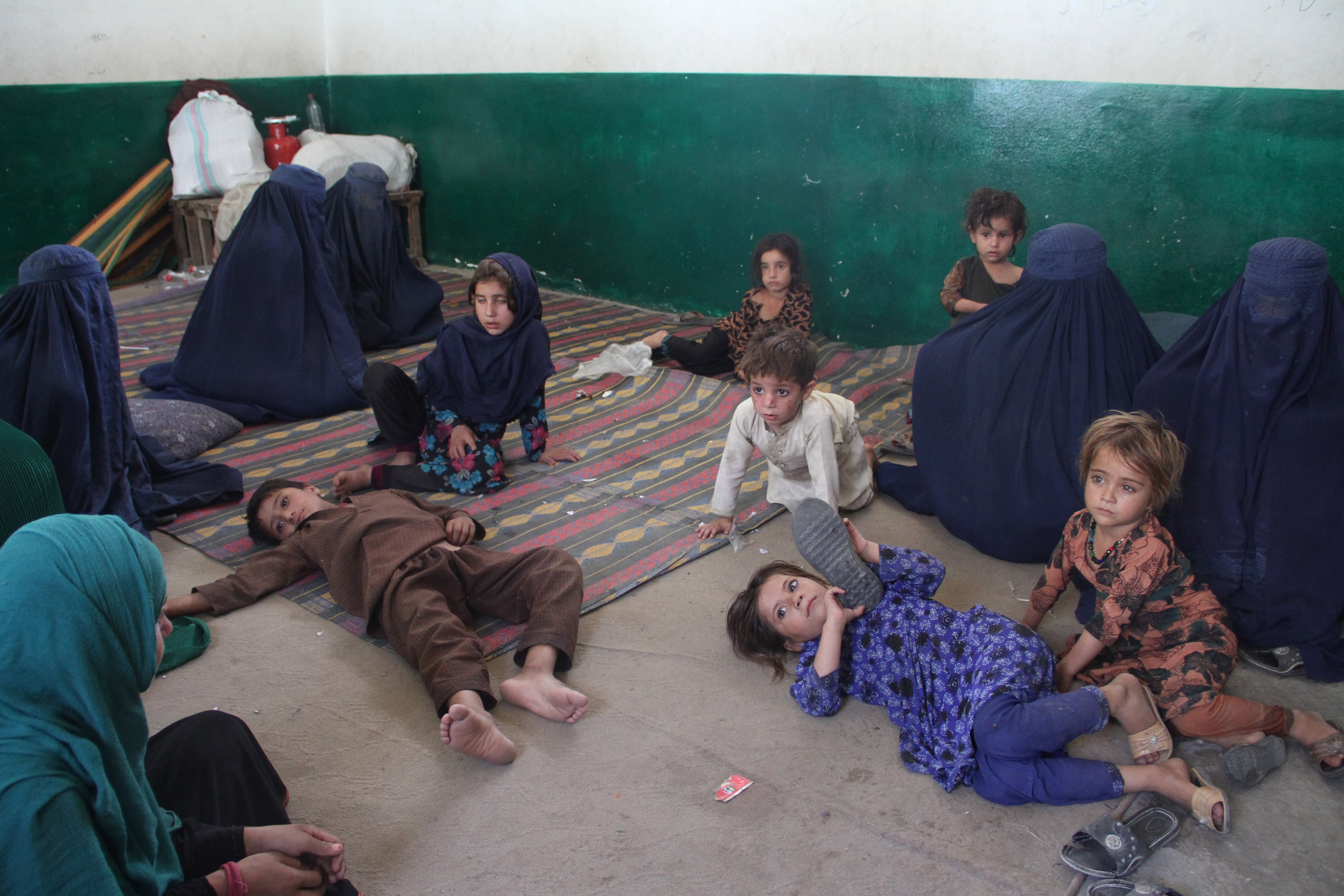 Afghanistan: Taliban roadside bomb kills 12 members of family