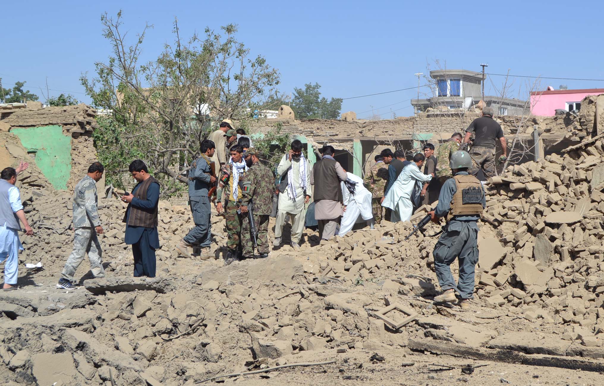 Afghanistan: Taliban suicide car bombing kills 14 people
