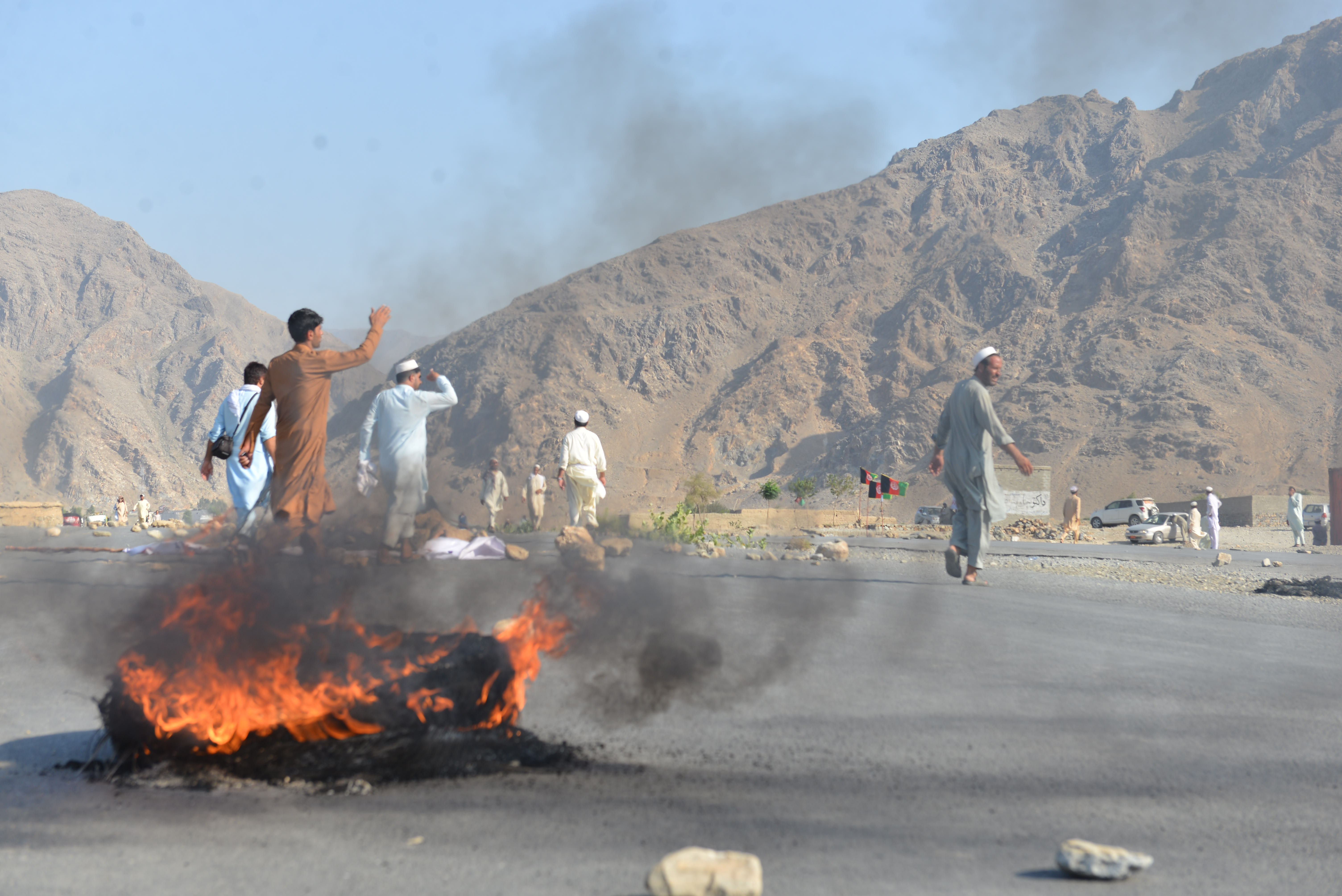 Afghanistan: 32 civilians killed in suicide bombing