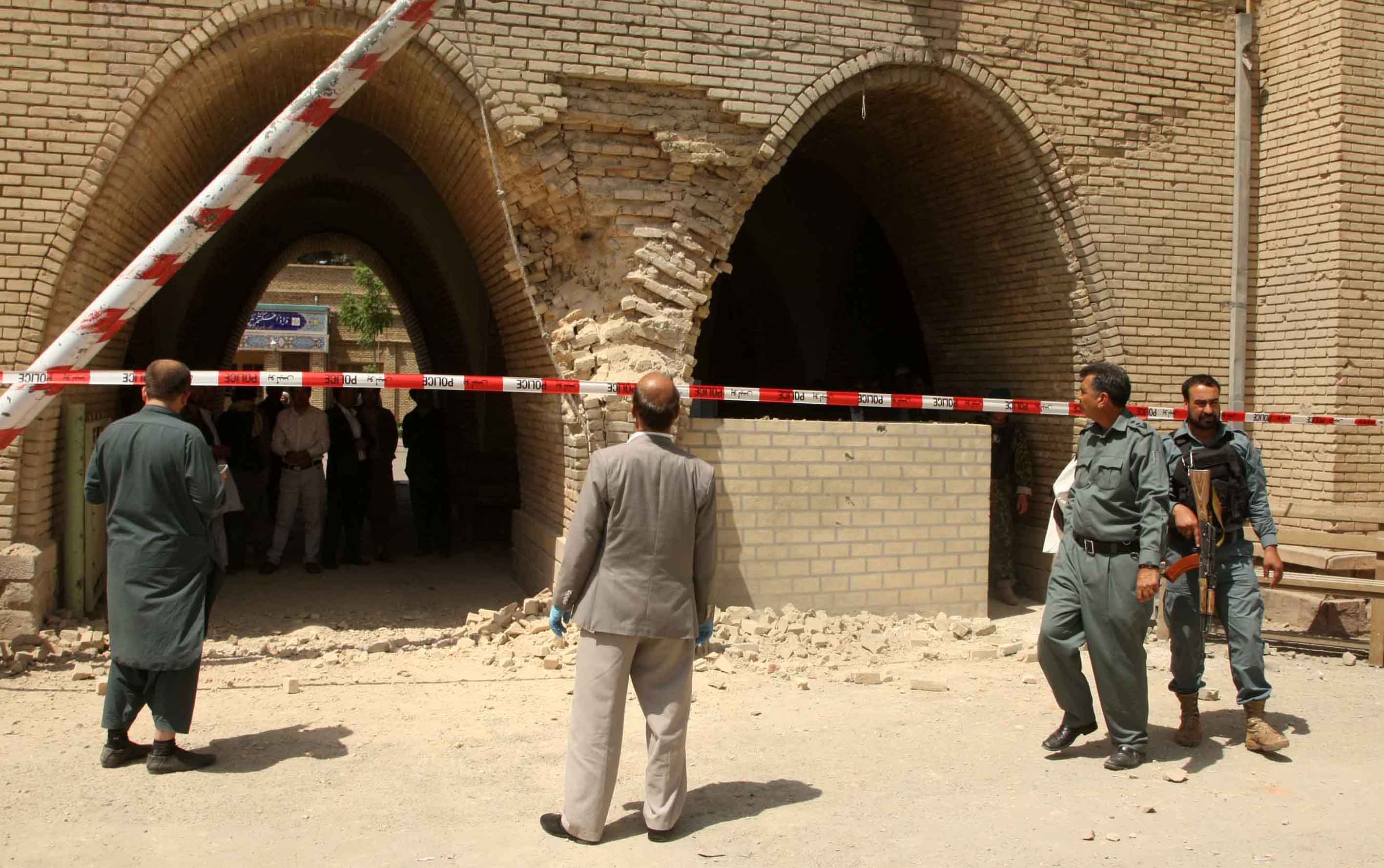 Afghanistan: 10 killed in suicide bomb attack