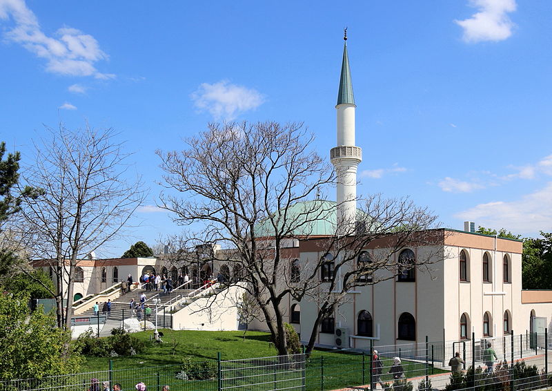 Austria: Chancellor reiterates hijab ban in meet with Muslim body