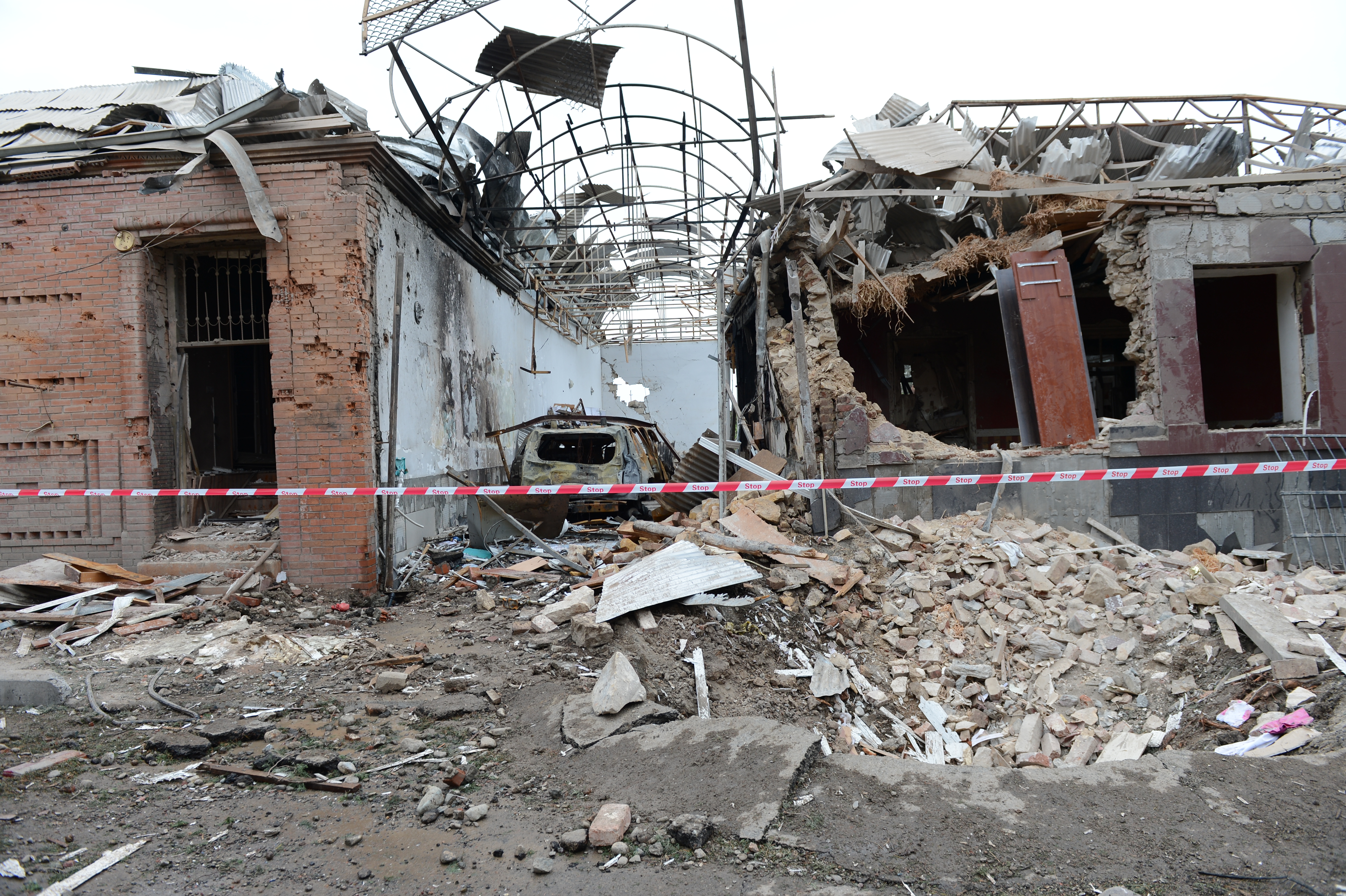Armenian & Azerbaijan fighting continue killing hundreds