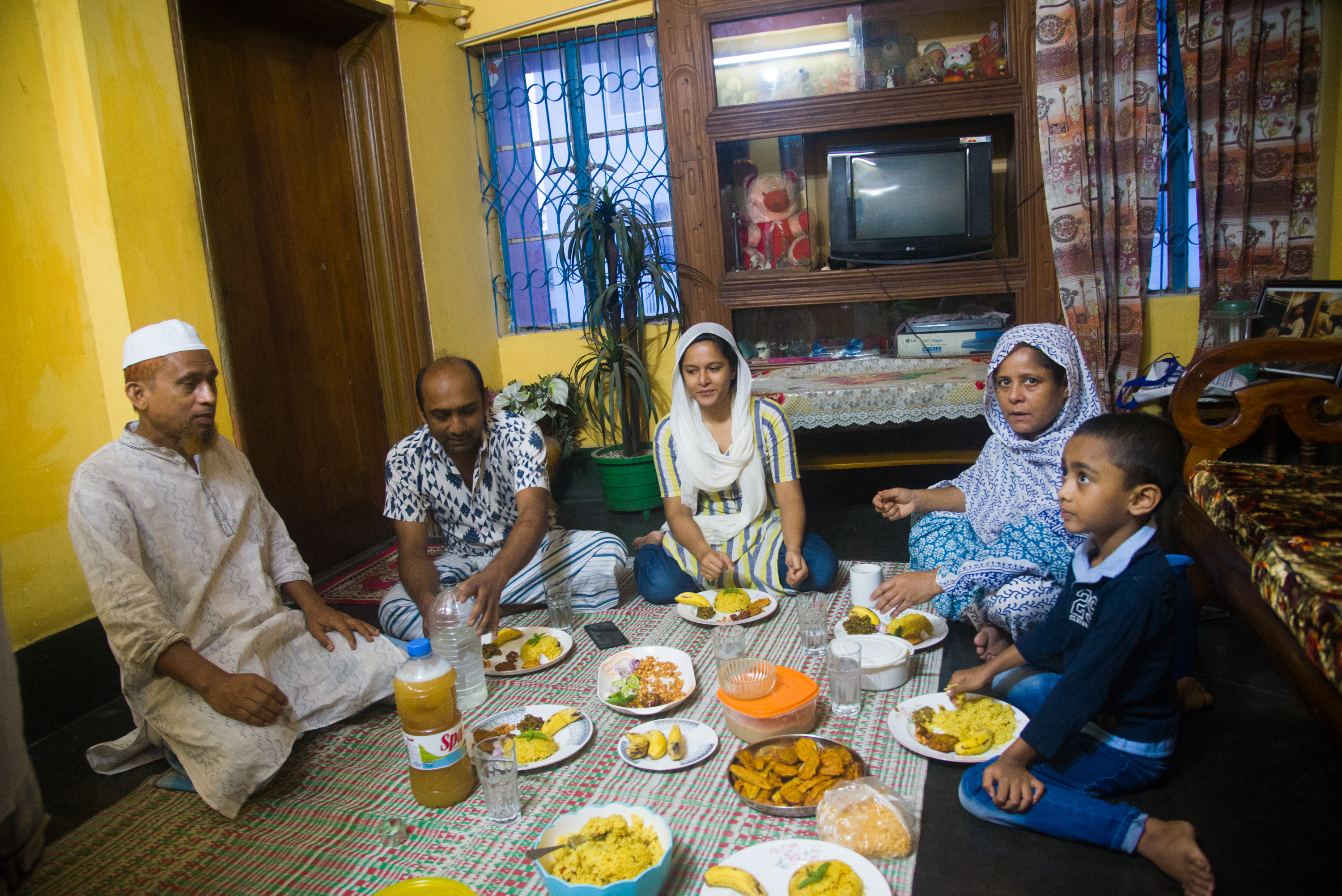 Bangladesh: COVID-19 lockdown extended to May 16