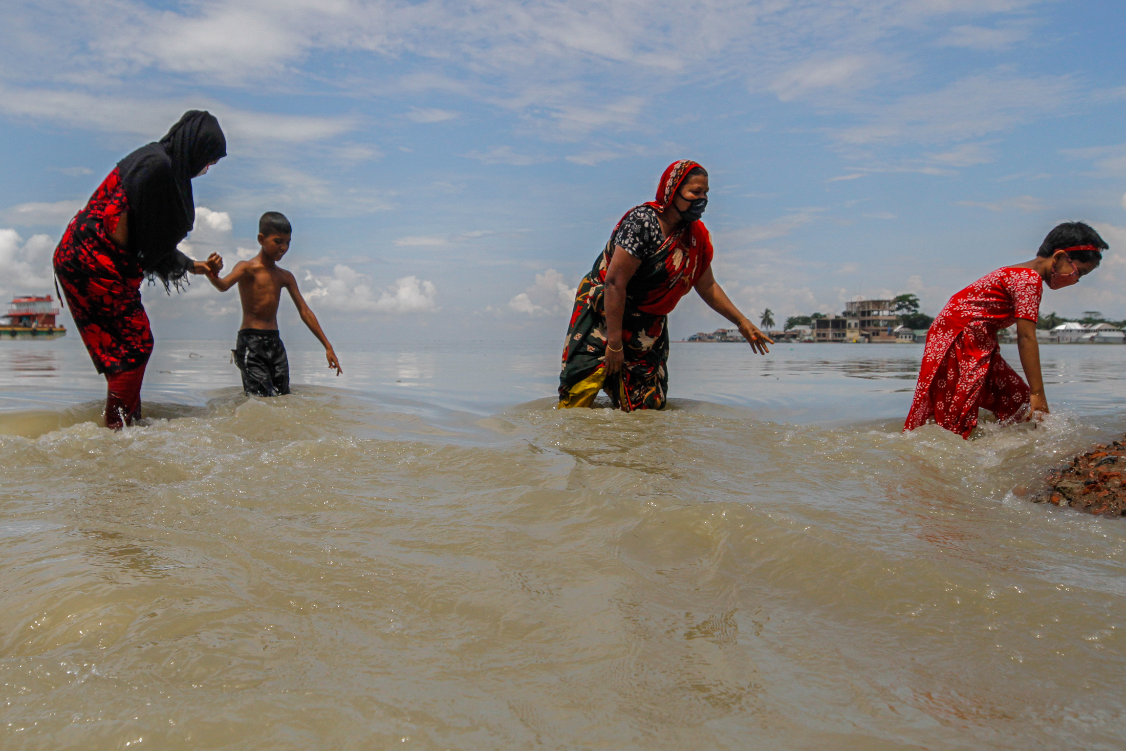 Bangladesh: Death toll from floods rises to 217