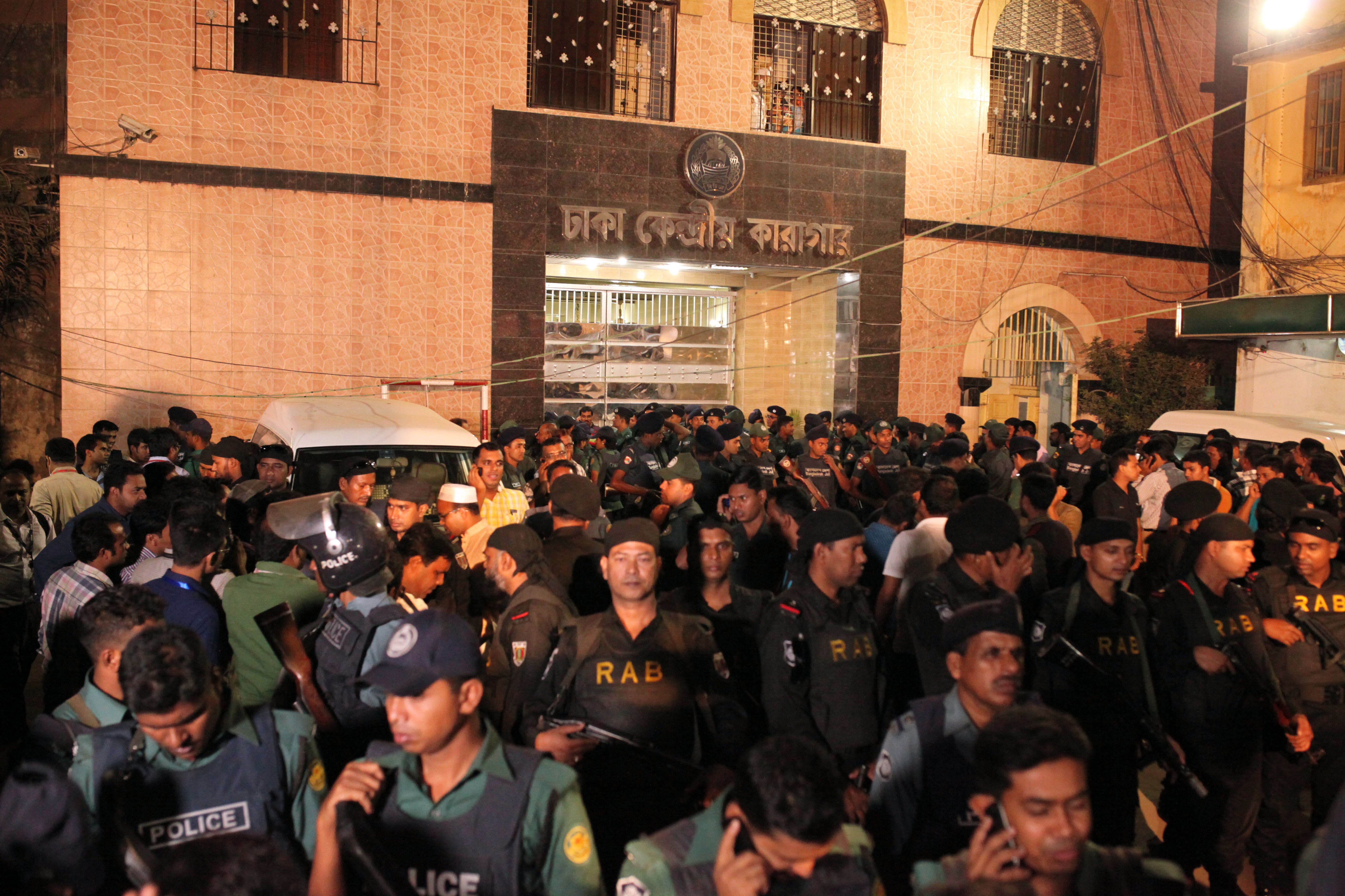 Bangladesh executes two senior opposition leaders