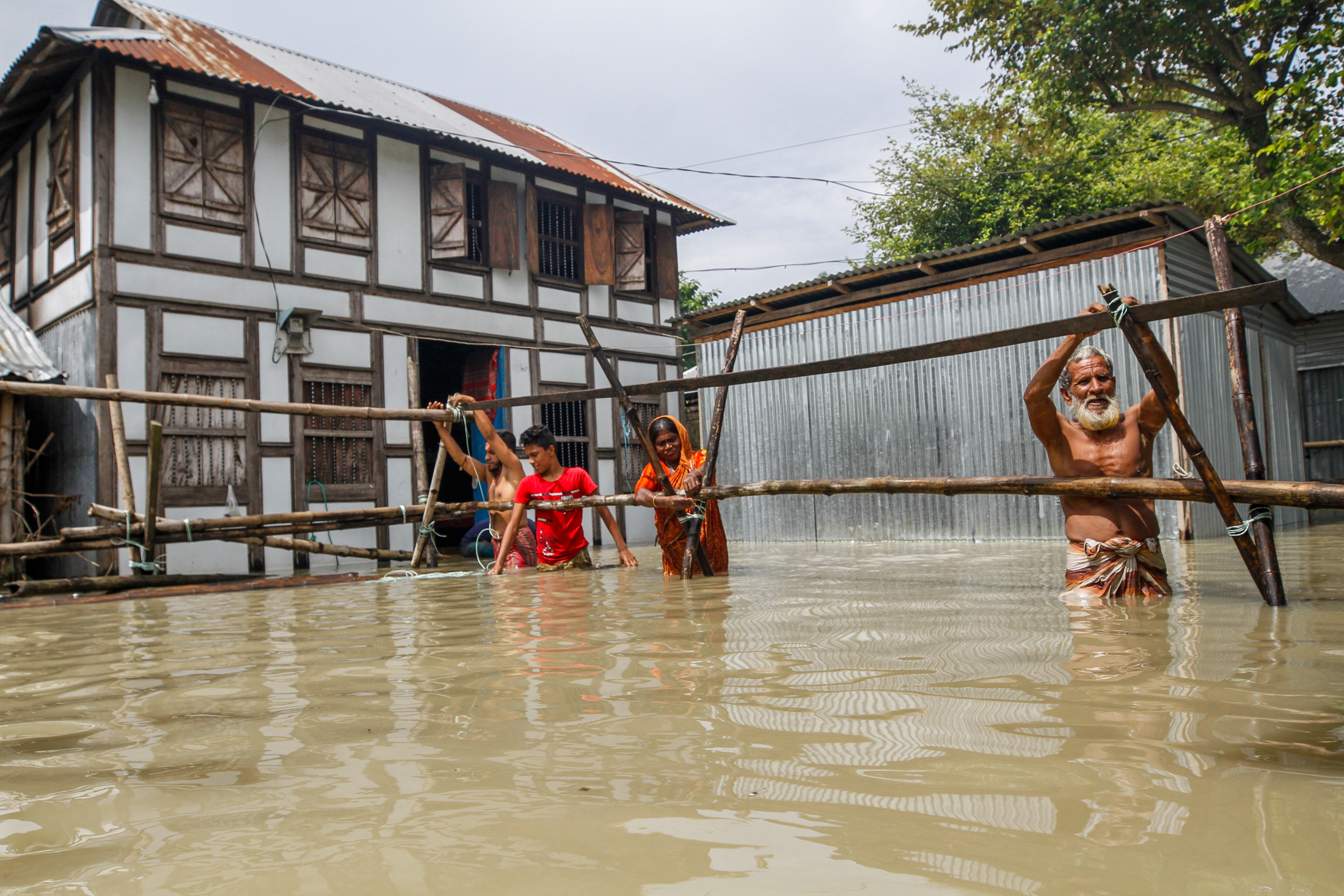 Bangladesh: Floods death toll up as conditions worsen