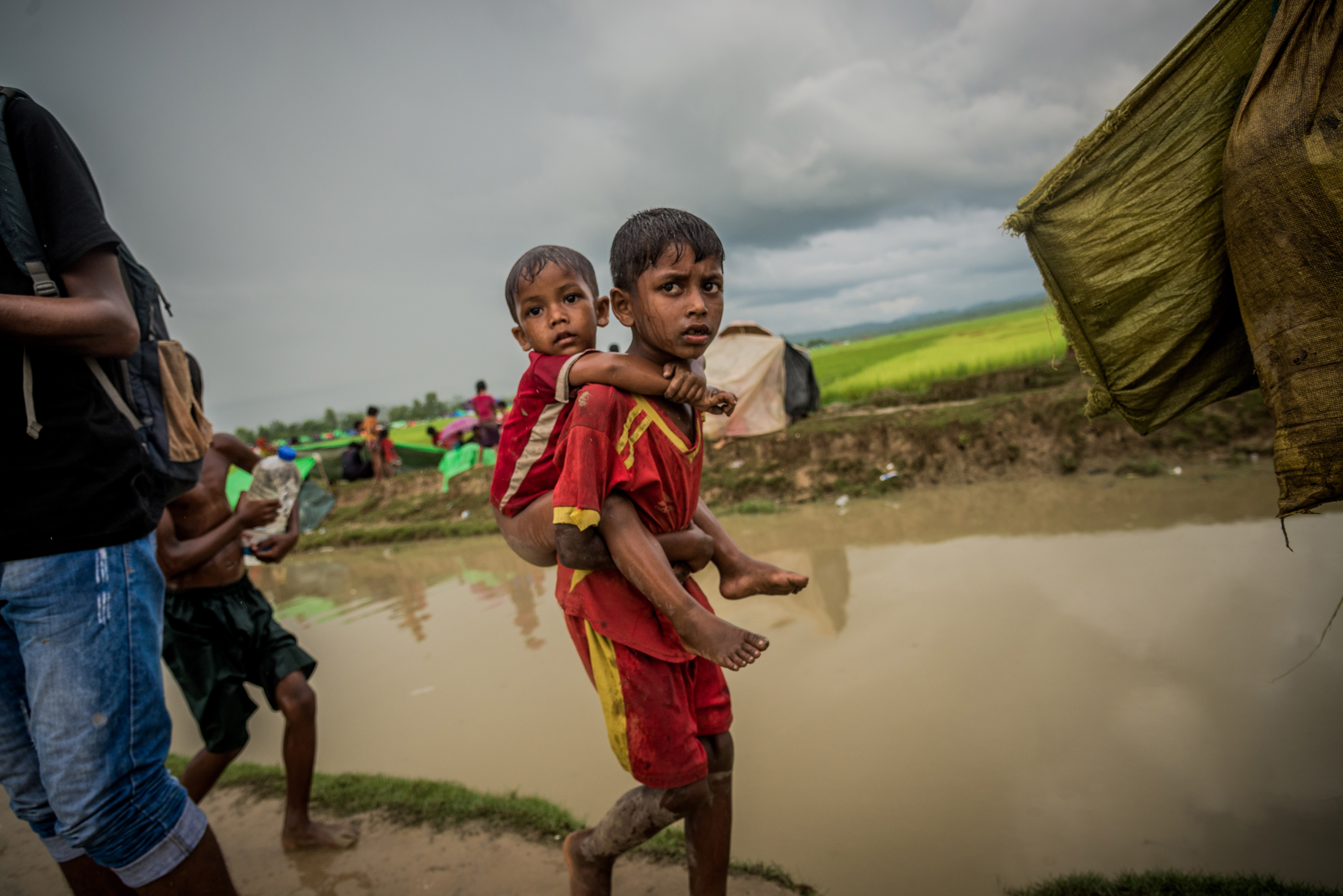 Myanmar: Up to 12,000 Rohingya Muslim children flee violence weekly, says UN