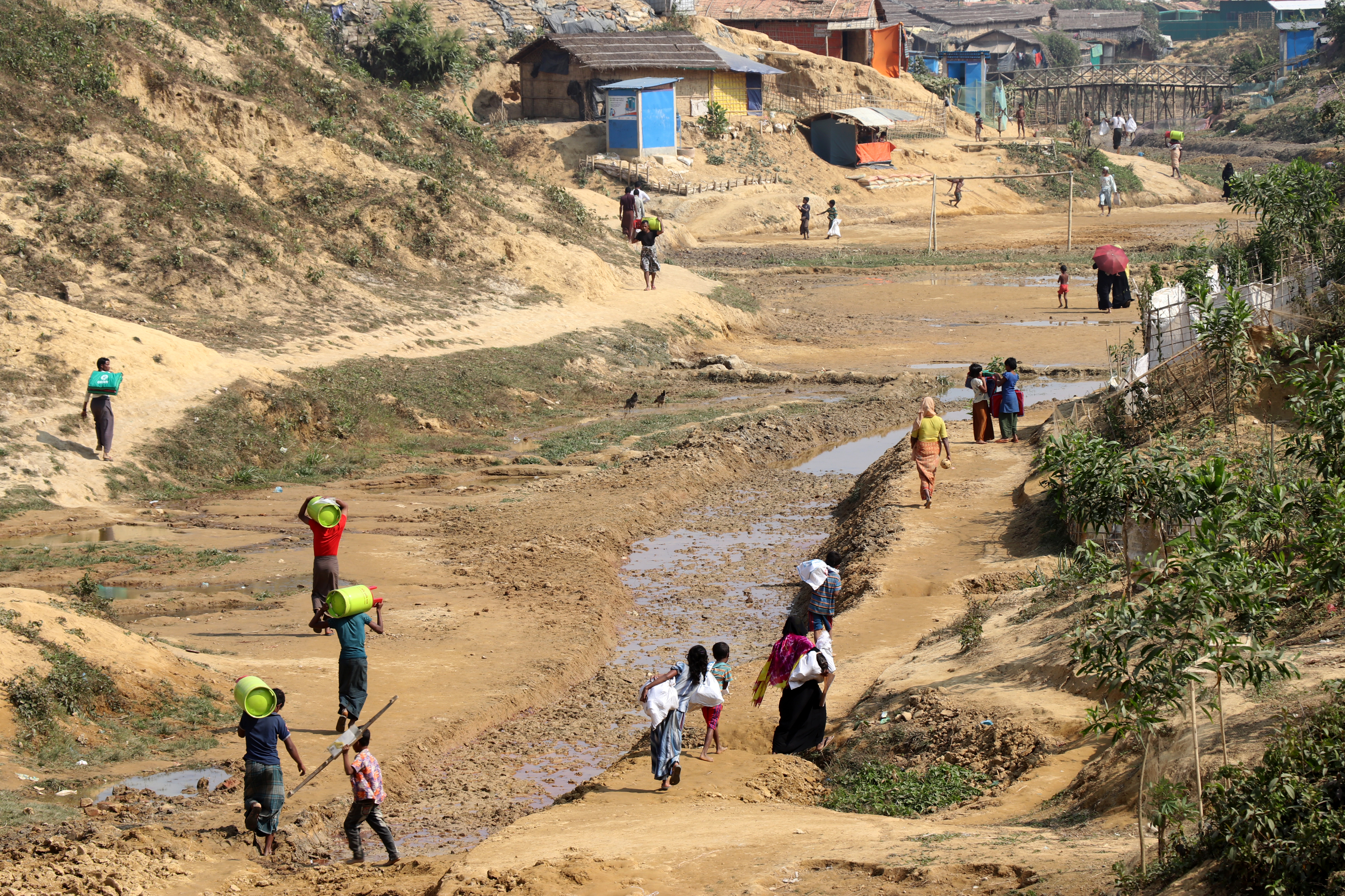 Rohingya Muslims raise funds for Buddhists displaced by Myanmar army