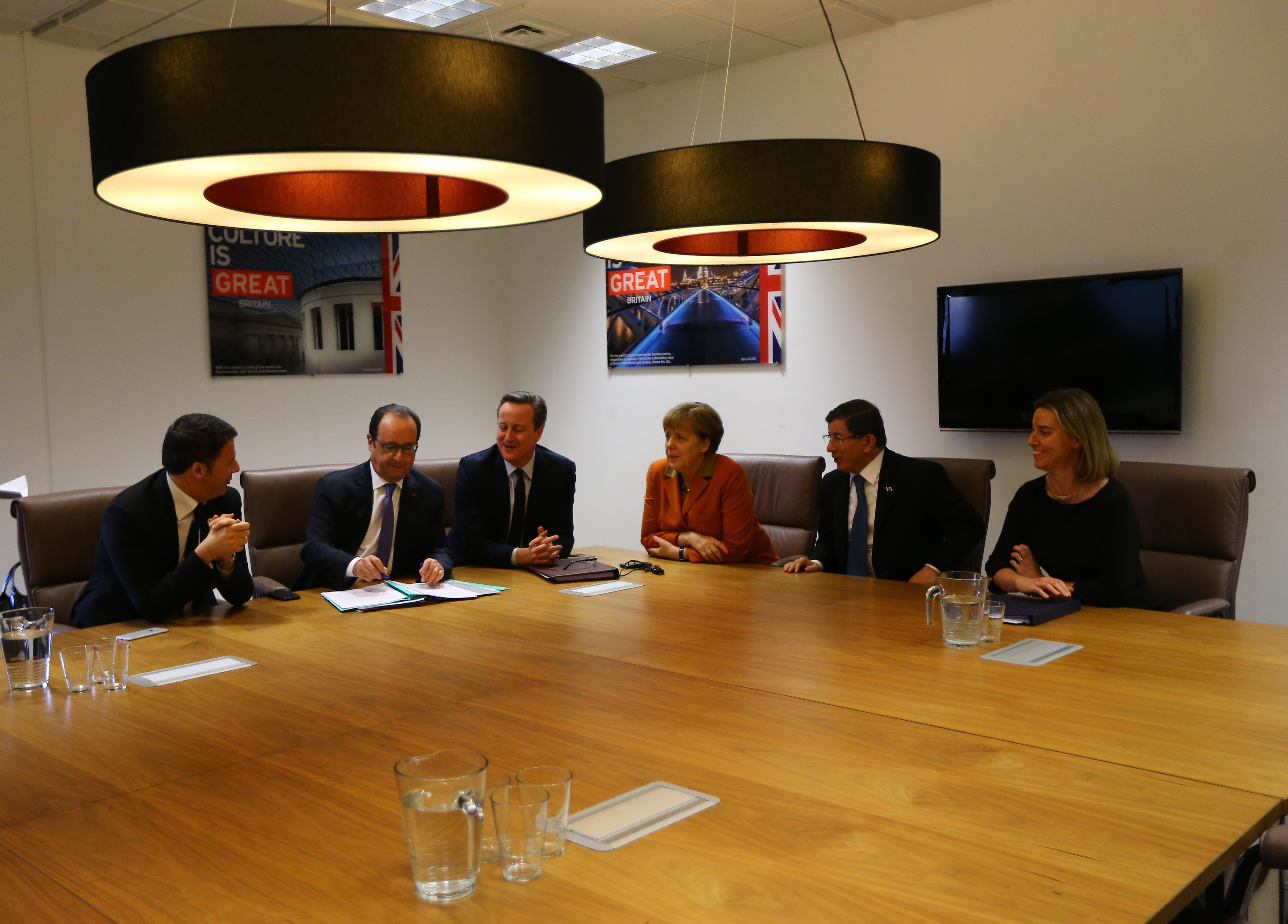 UK: Turkish citizens to require visas for UK despite EU deal