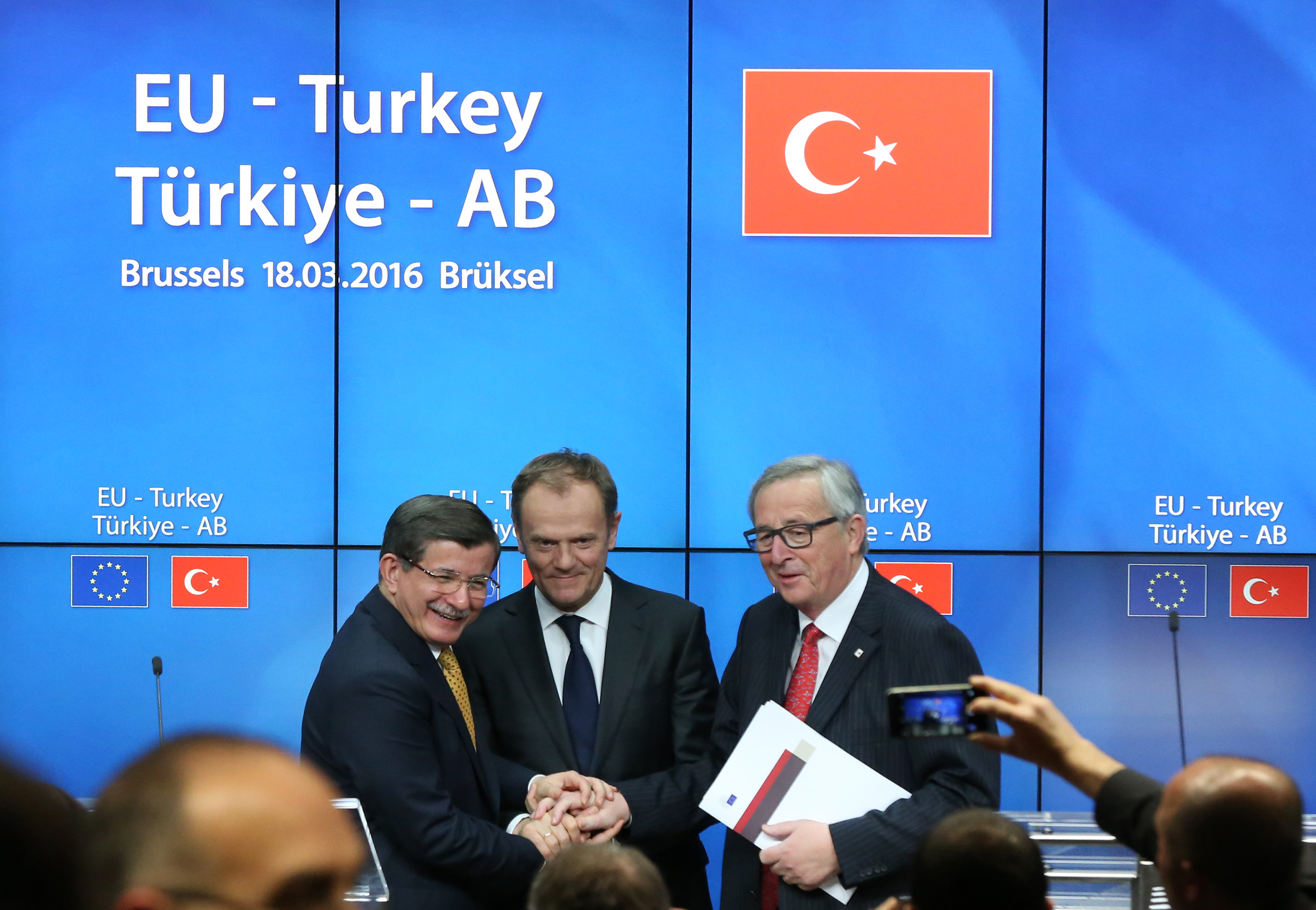 EU leaders agree on Turkey refugee deal