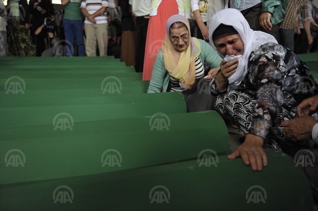Bosnia: 136 Srebrenica genocide victims make last journey
