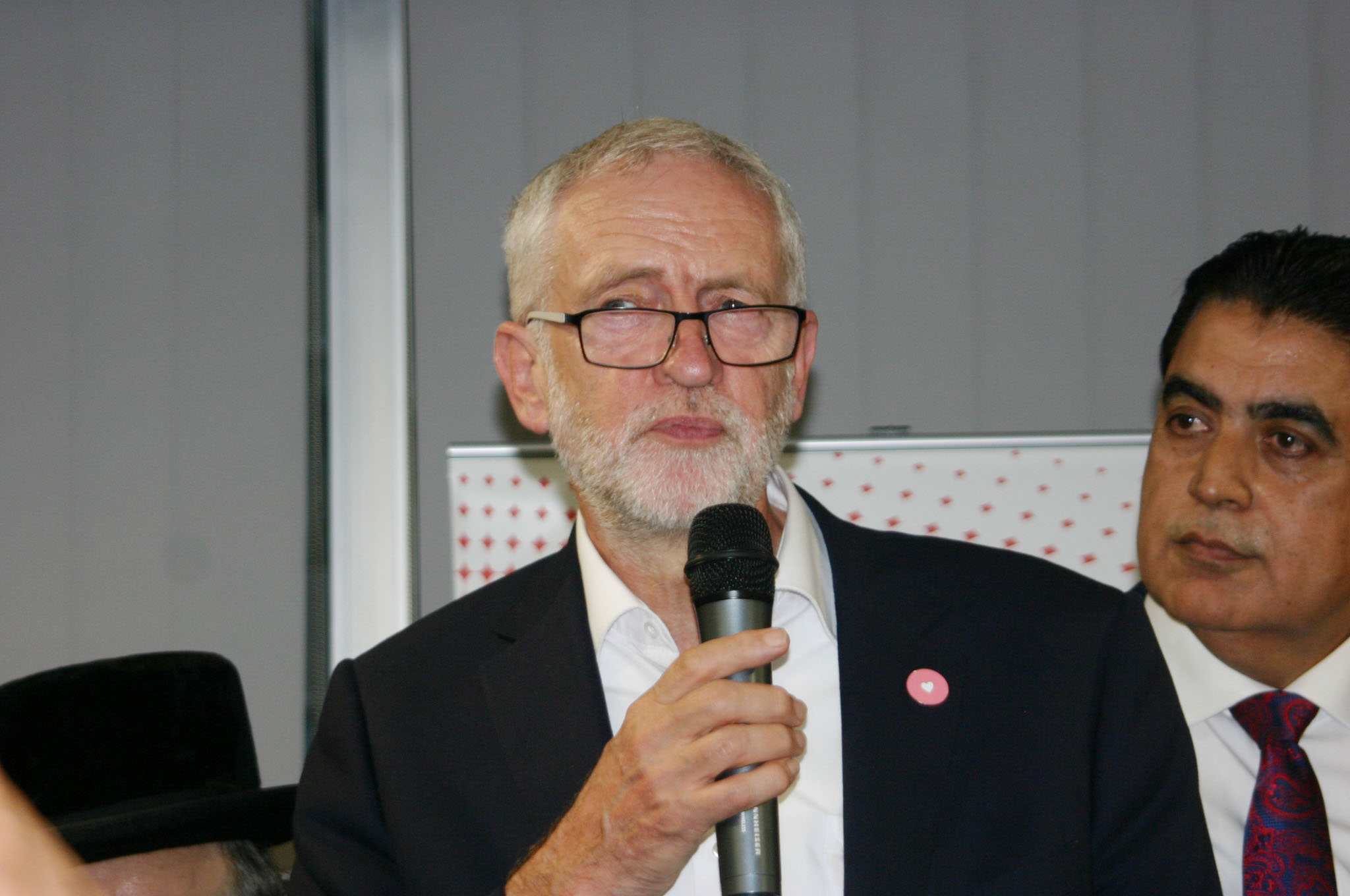 Corbyn impressed by contributions of mosques