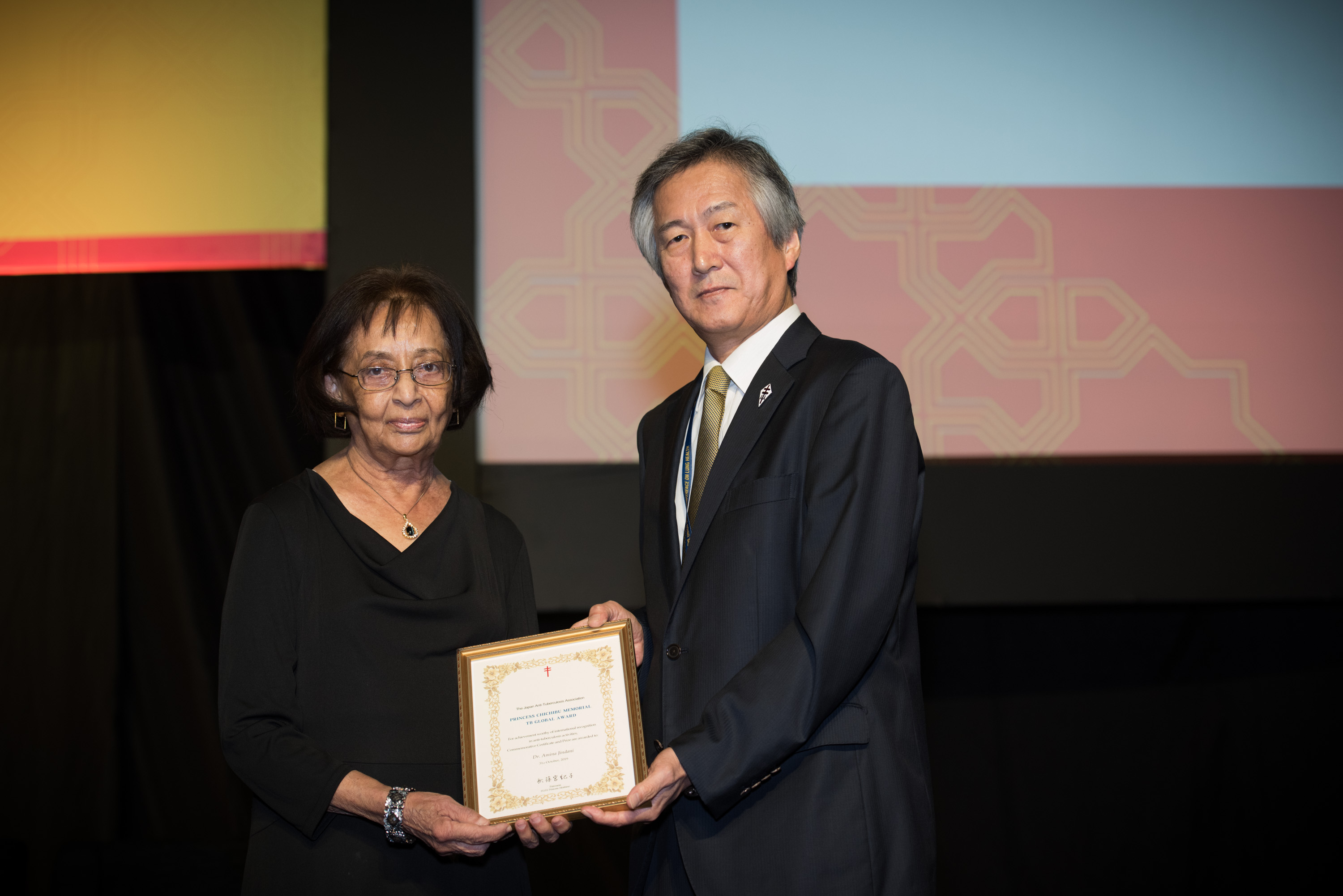 British Muslim professor wins global Tuberculosis Award