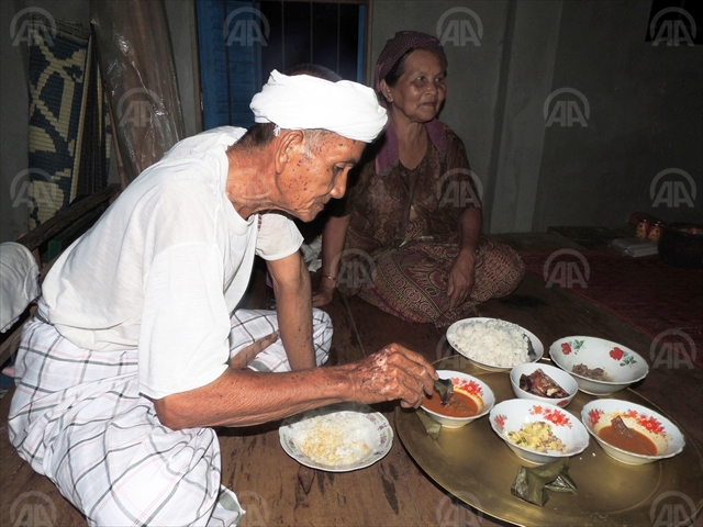 Cambodia PM warns Muslims of danger of return to past