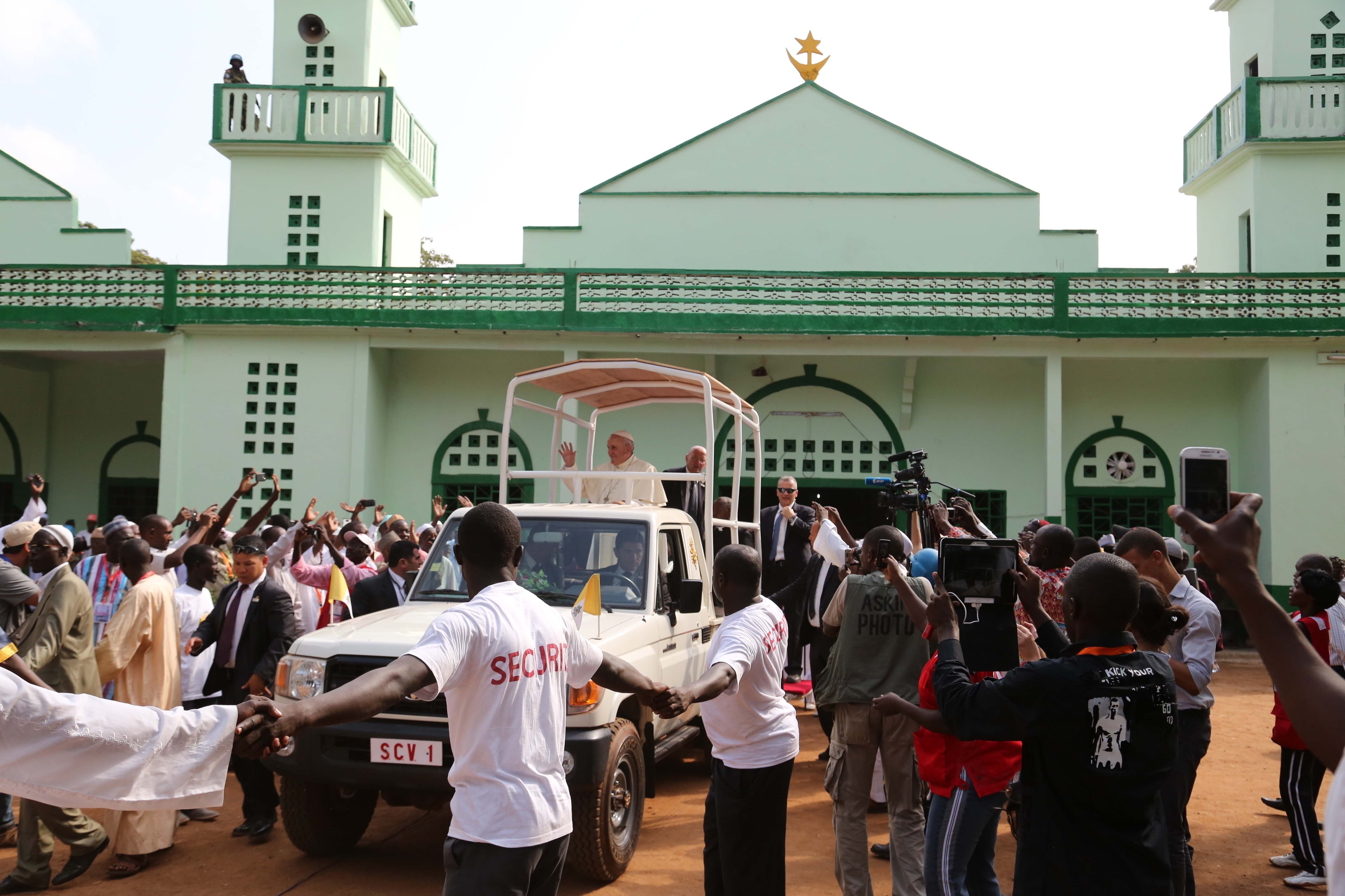 Central African Republic: Christian attack on mosque kills 20