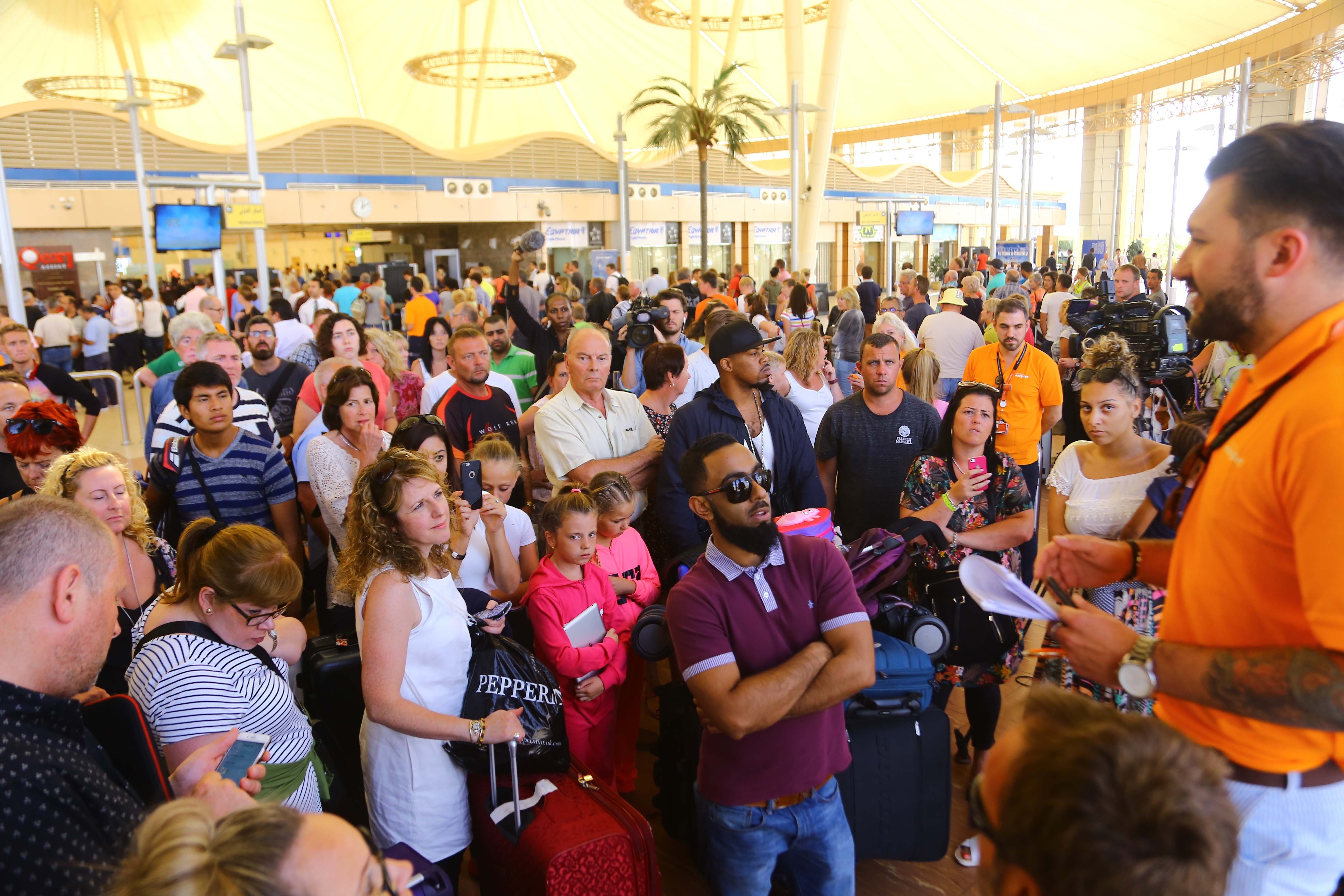 Russia joins UK in suspending Sharm el-Sheikh flights