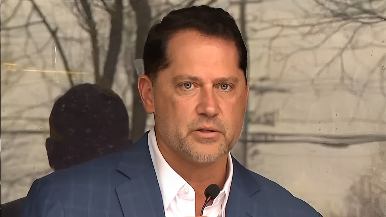 Ex-husband of far-right rep apologises for Islamophobic abuse of Muslim women