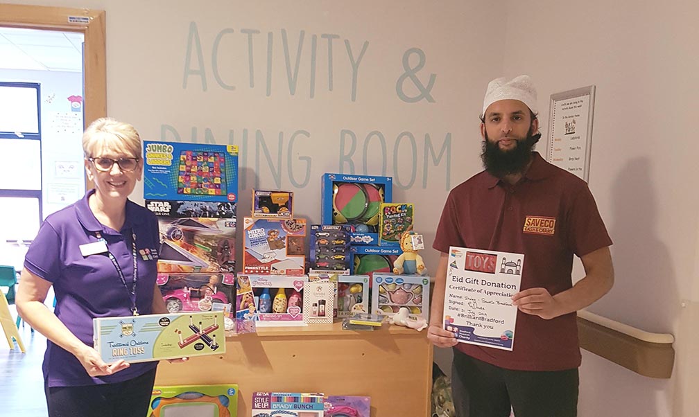 Fundraiser distributes Eid gifts to hospitalised children