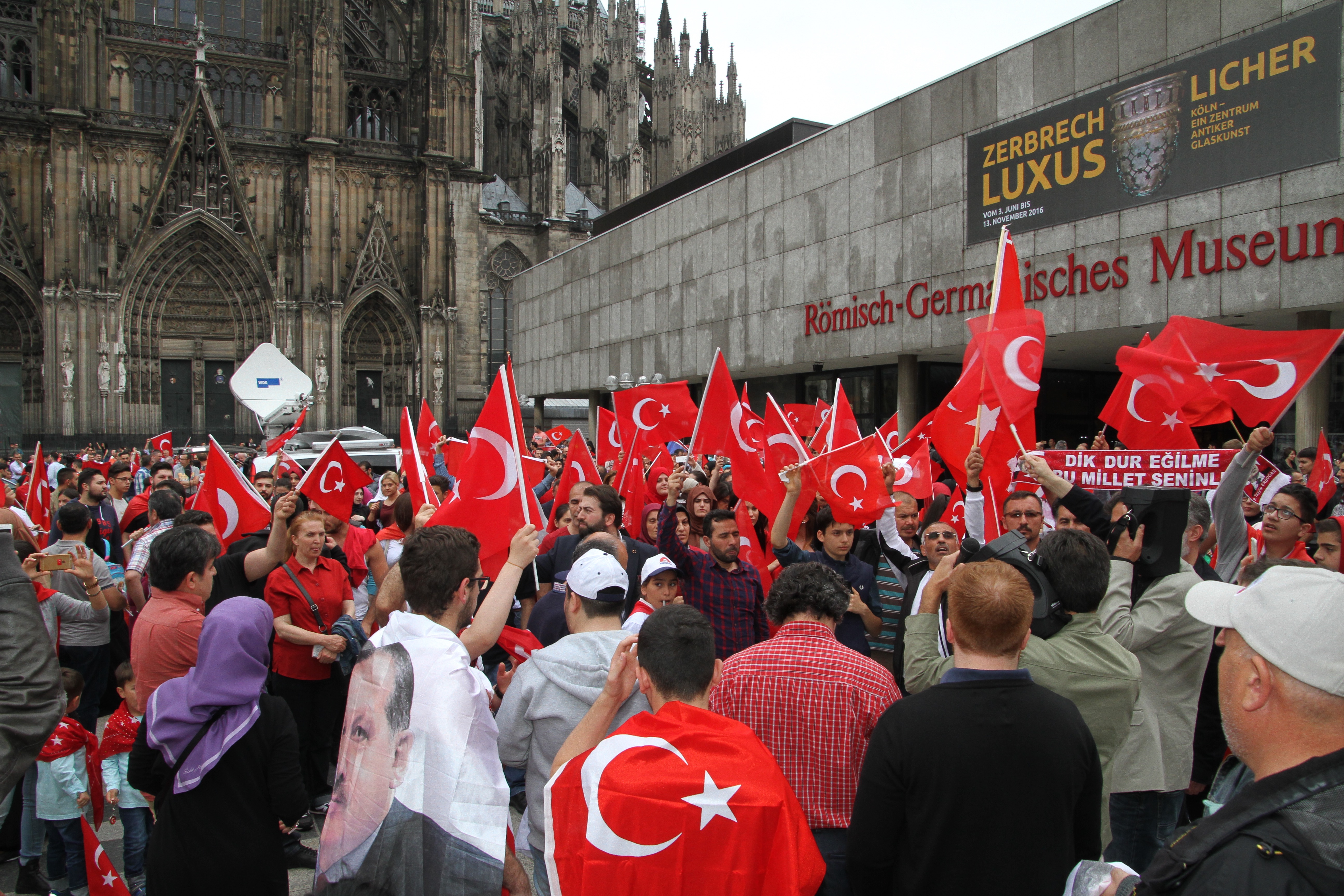 Germany: German court bans Erdogan video call to anti-coup rally
