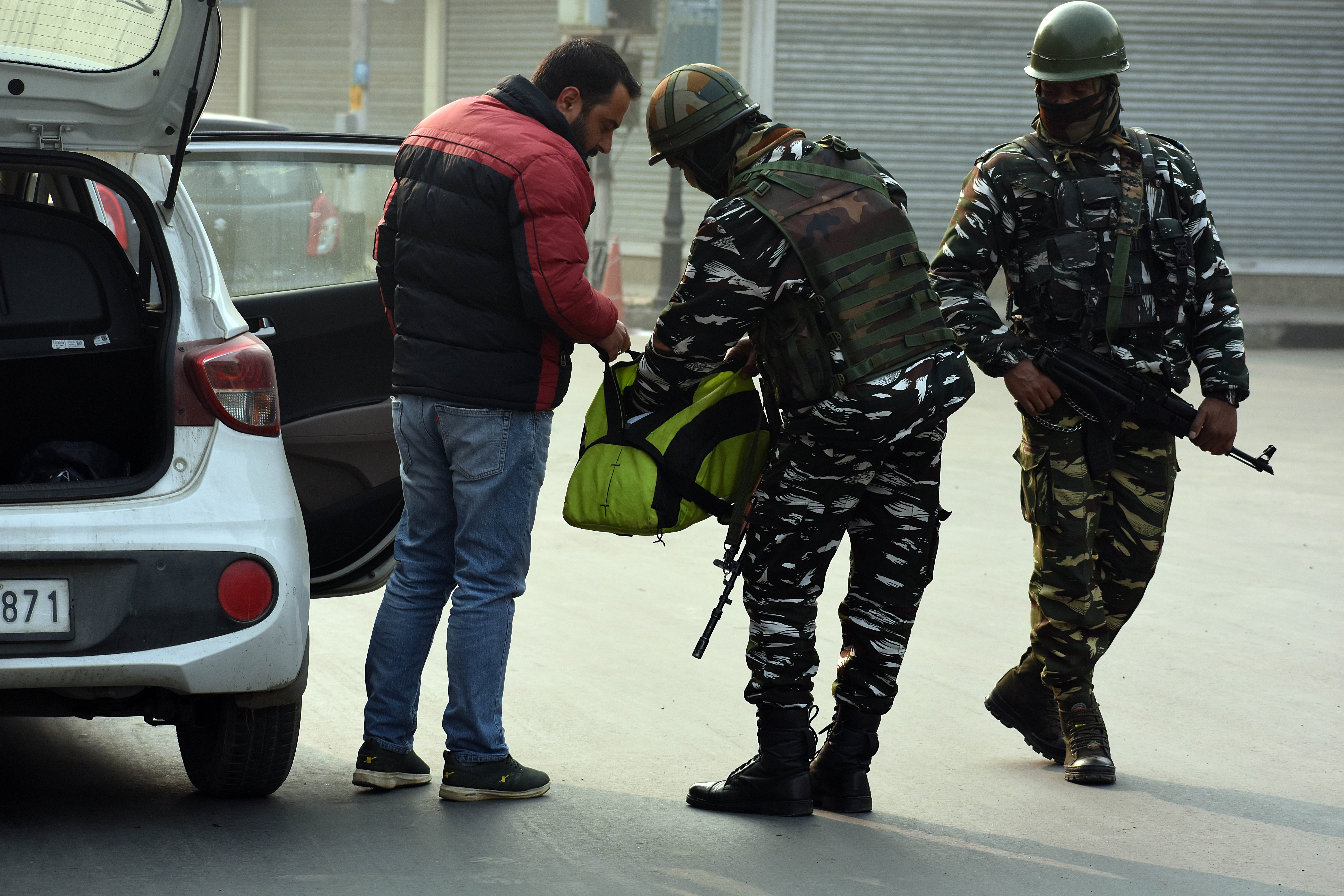 Jammu & Kashmir: Kashmir human rights defender arrested under anti-terror law