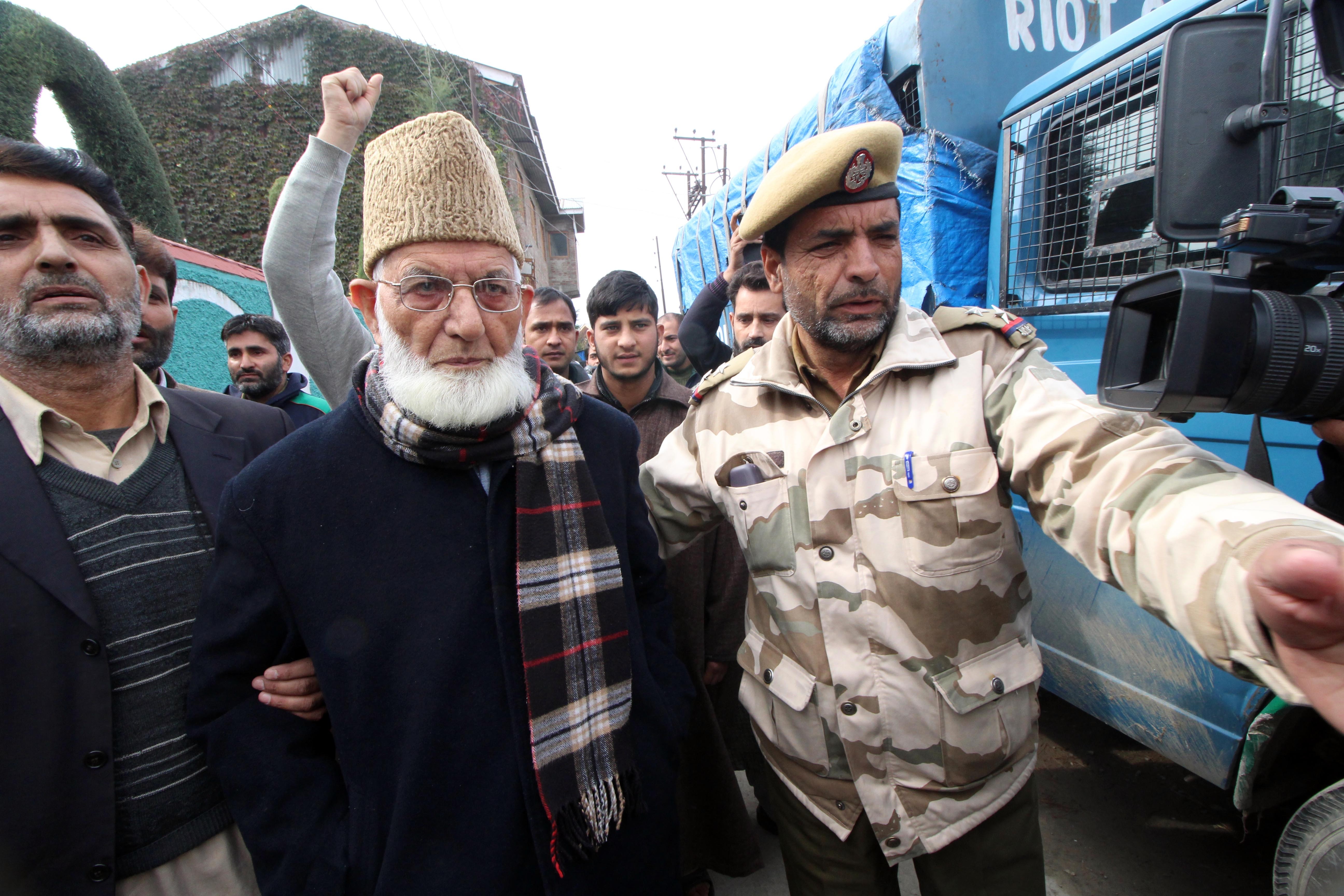 Jammu & Kashmir: Hundreds detained, one shot dead, during Modi visit