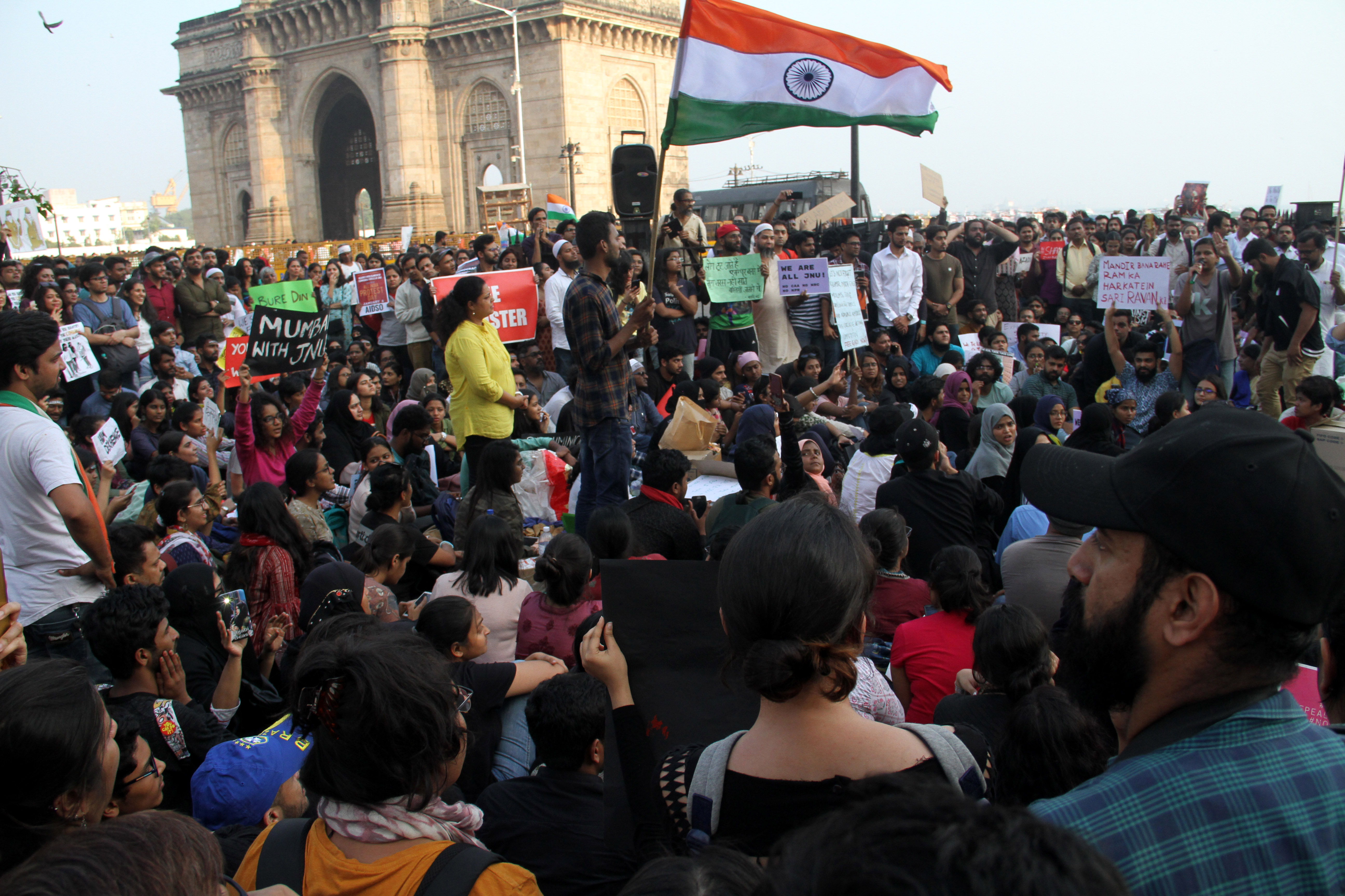 India: Hindu mob attacks top university campus injuring 35