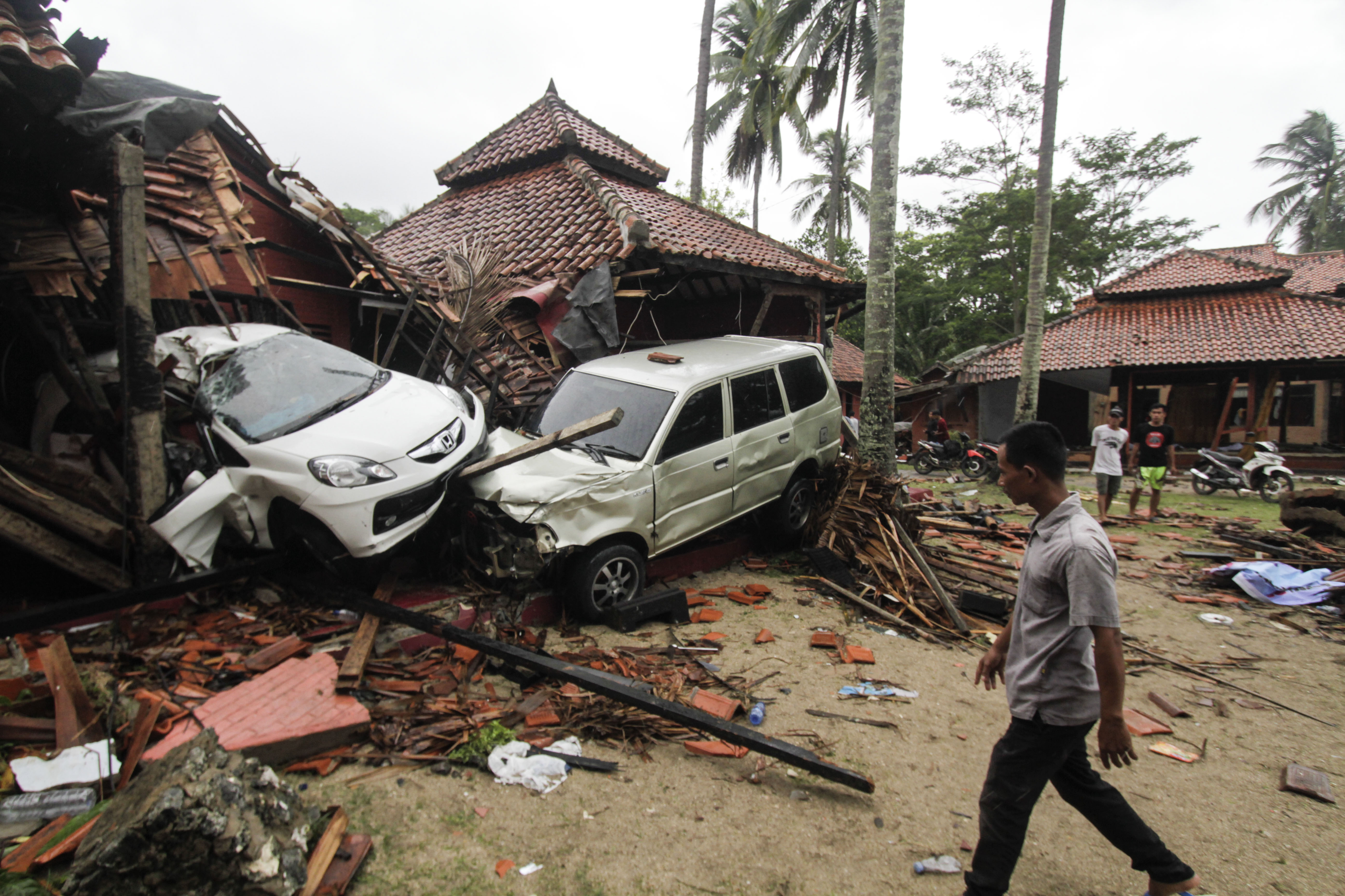 Indonesia: Sunda Strait tsunami death toll rises to 222
