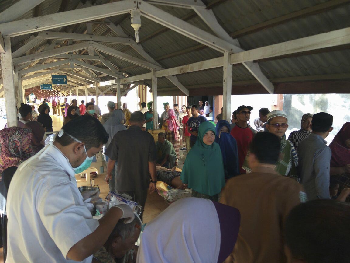 Indonesia: 52 dead after quake rocks Aceh